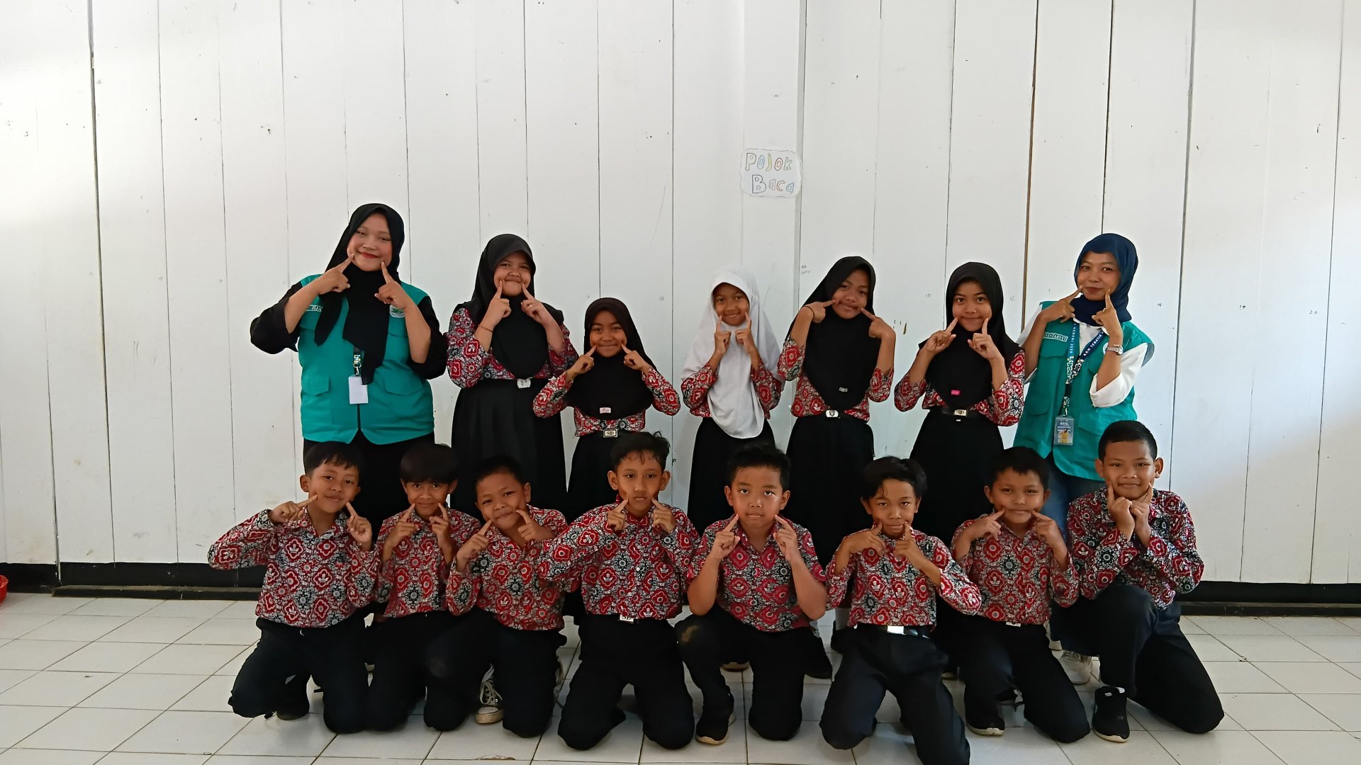 Piket Balai Desa, Pemantauan Tanaman, dan Pendampingan UMKM