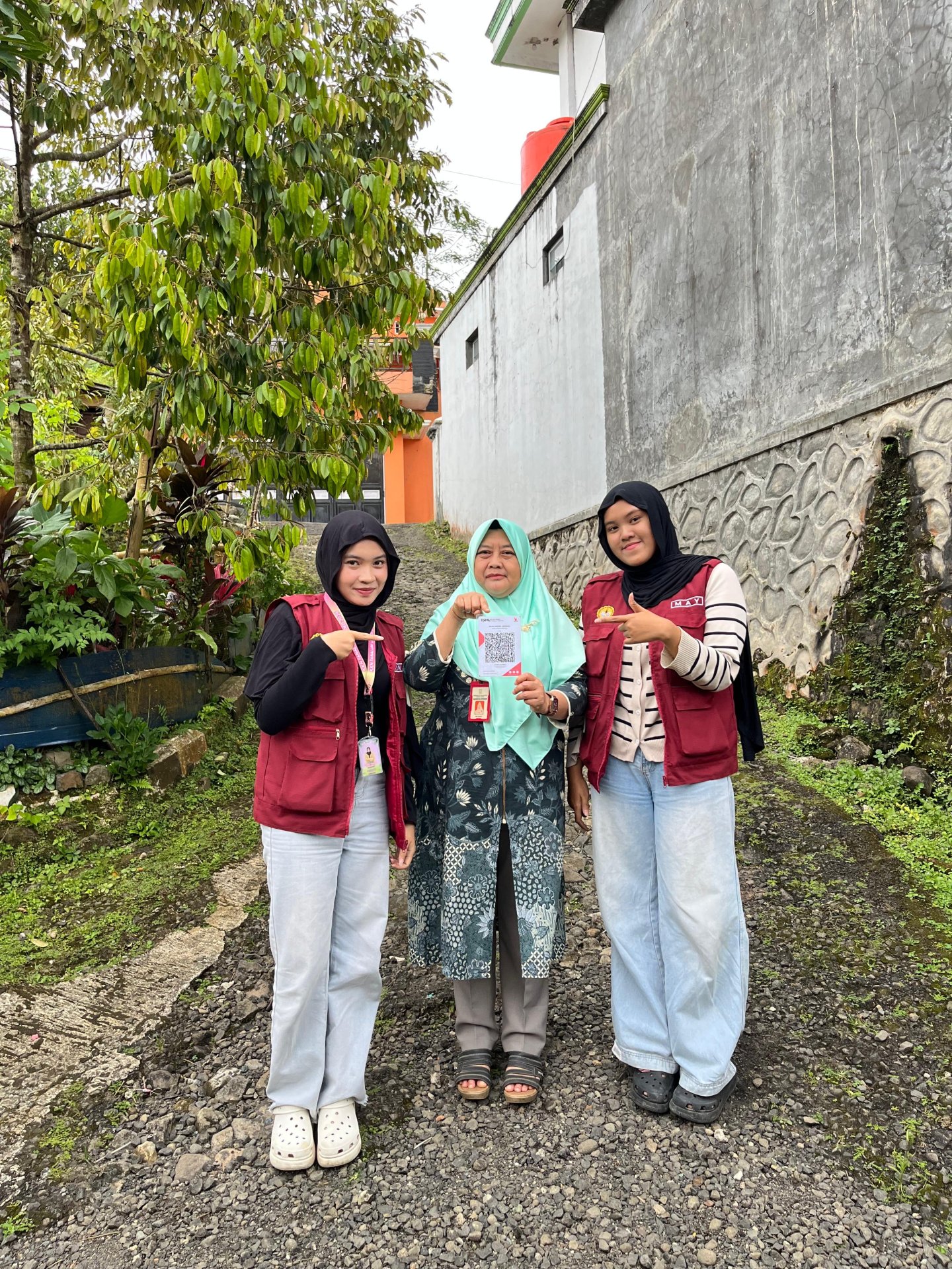 Penyerahan Fisik QRIS UMKM Intan Cookies