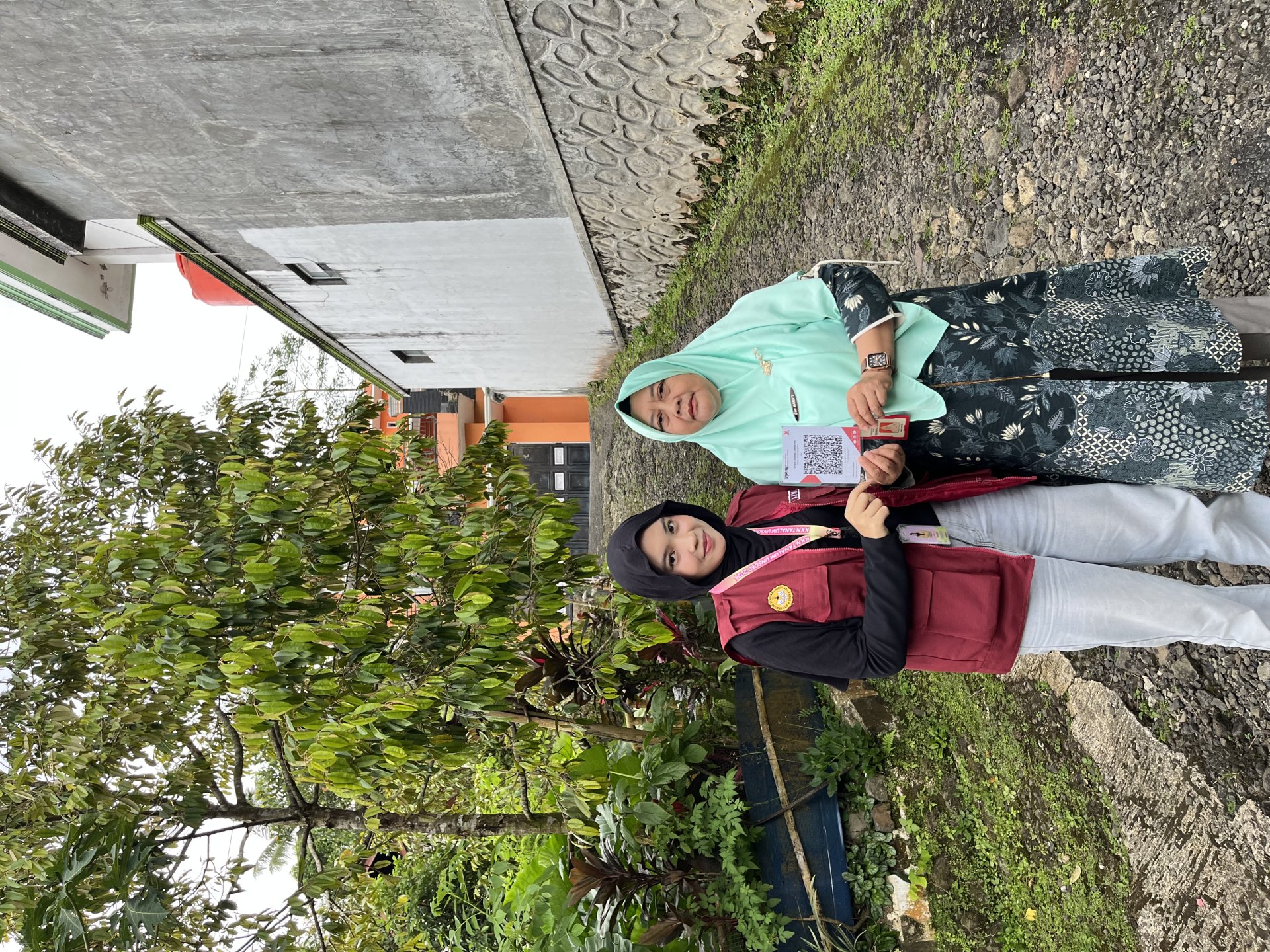 Penyerahan Fisik QRIS UMKM (Intan Cookies)