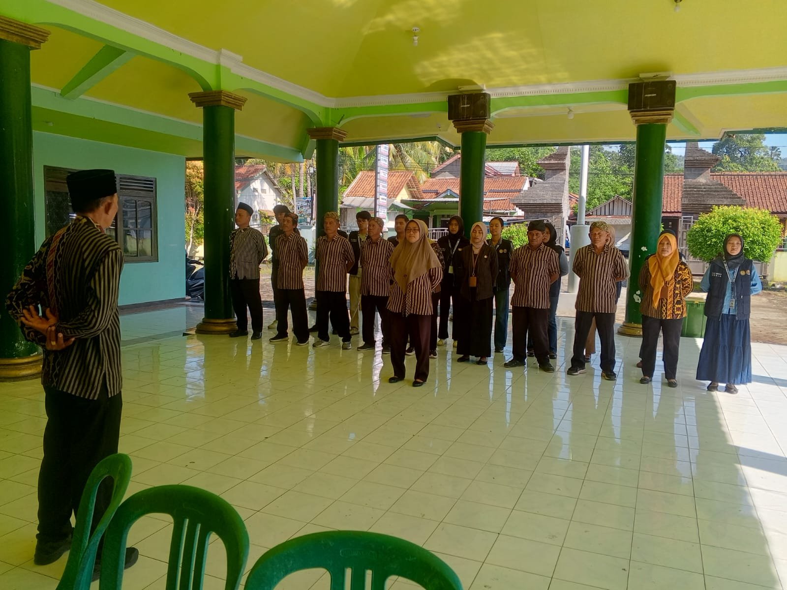 Kegiatan hari ke-23 : Mengikuti apel pagi rutin