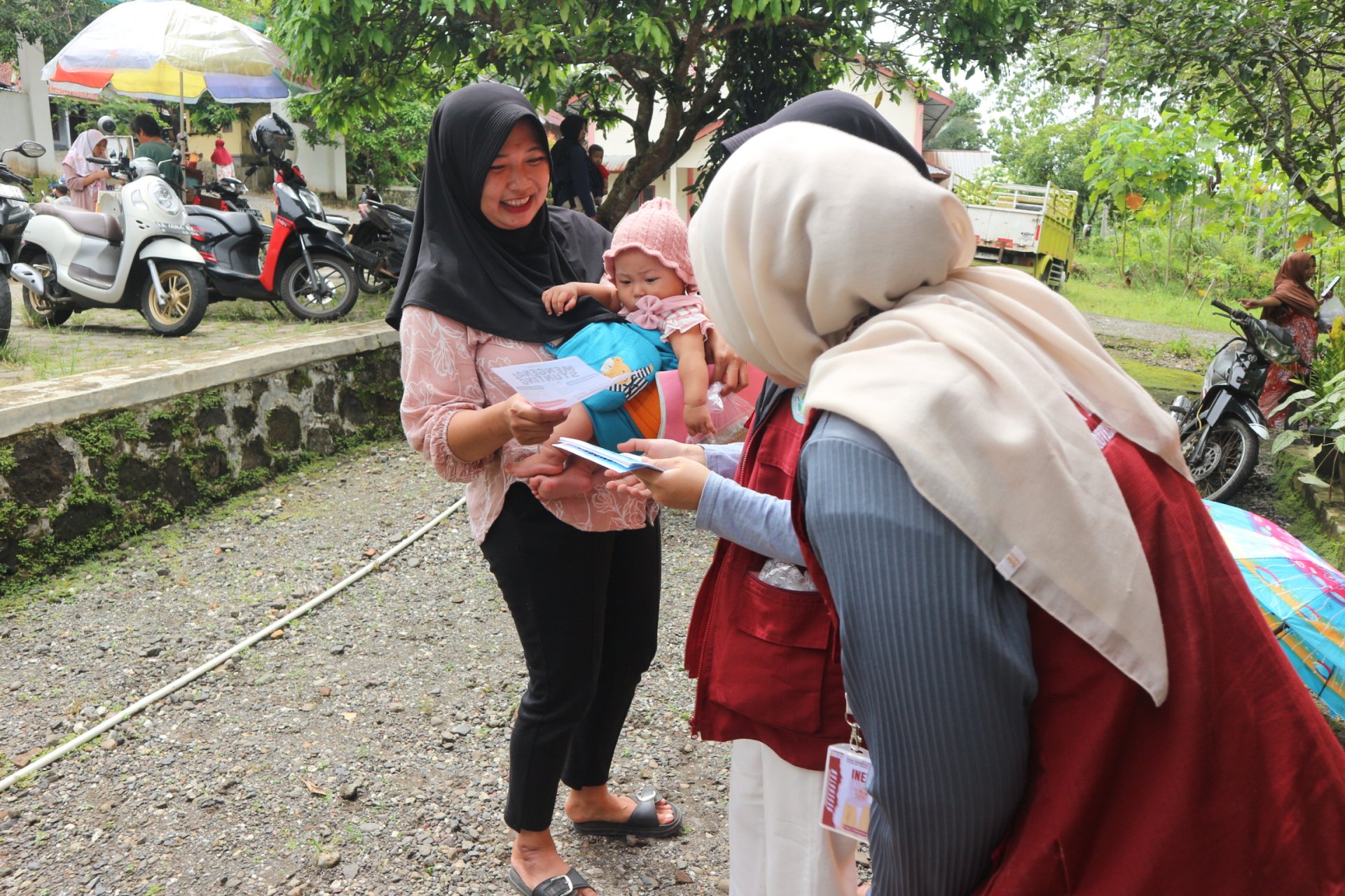 Penyulaman Bibit Tanaman, Piket Masak, dan Sosialisasi Pencegahan Stunting.