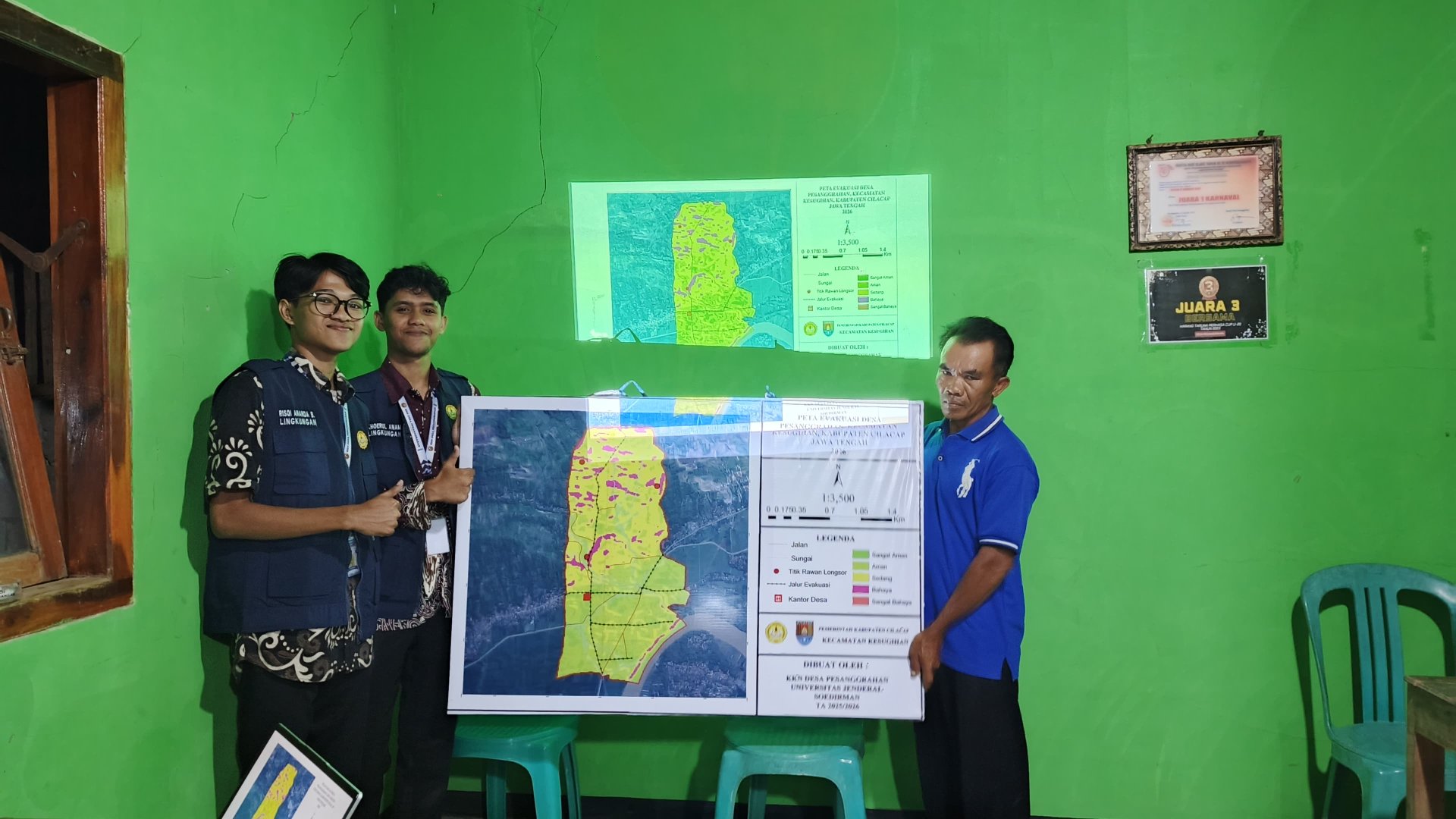 Kegiatan Hari Ke-23 | Sosialisasi dan penyerahan Peta Evakuasi Rawan Bencana Longsor