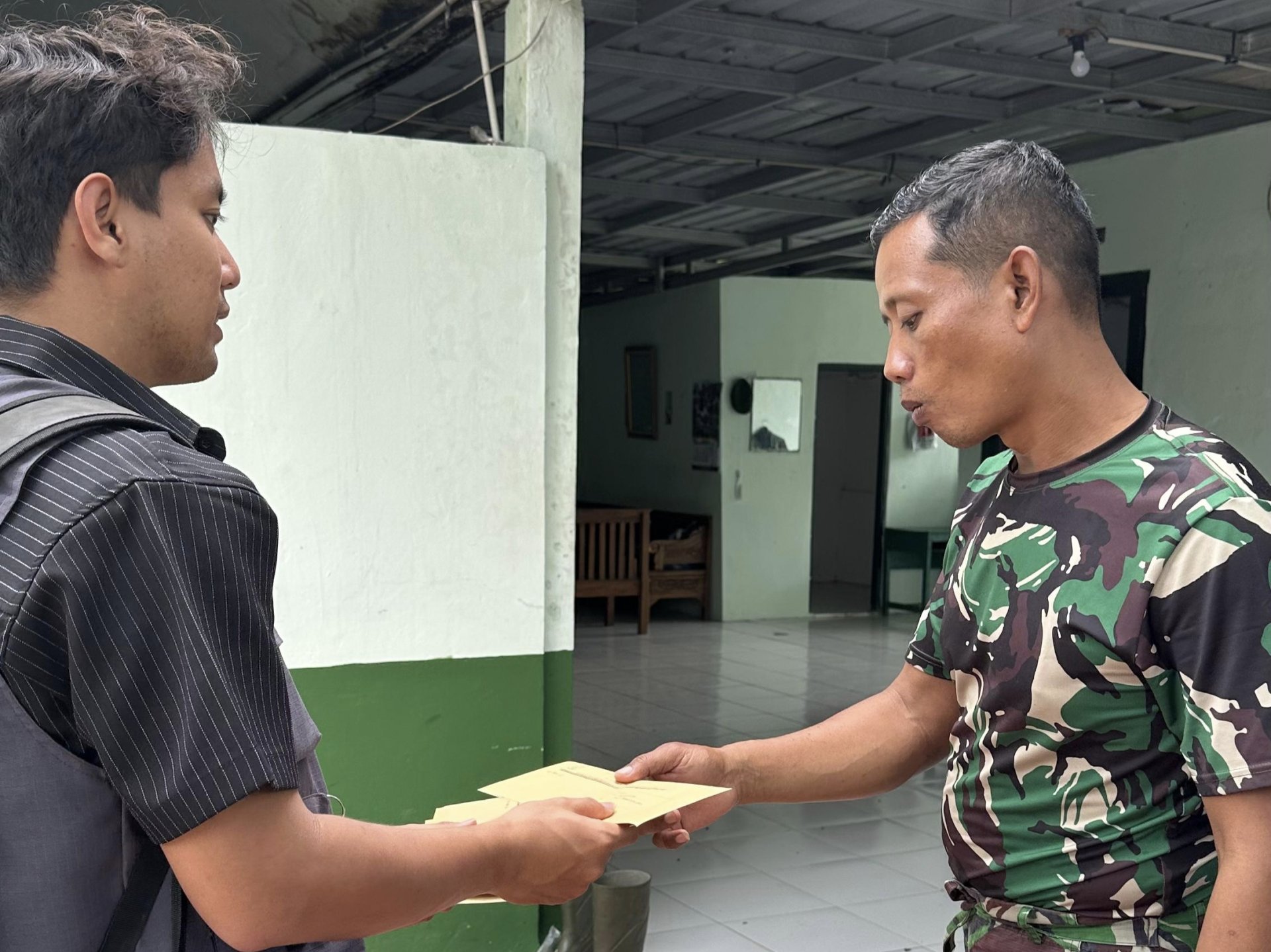 PARTISIPASI PENGANTARAN SURAT UNDANGAN MUSYAWARAH DESA KARANGBAWANG KE BABINSA KORAMIL KECAMTAN REMBANG