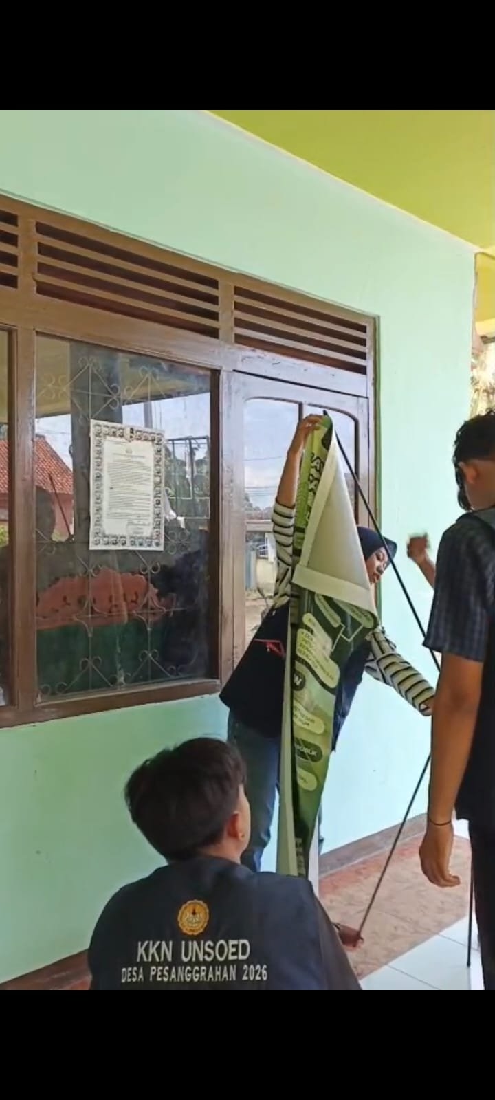 Kegiatan Hari Keduapuluh tiga | Bagian 2 pemasangan banner sop