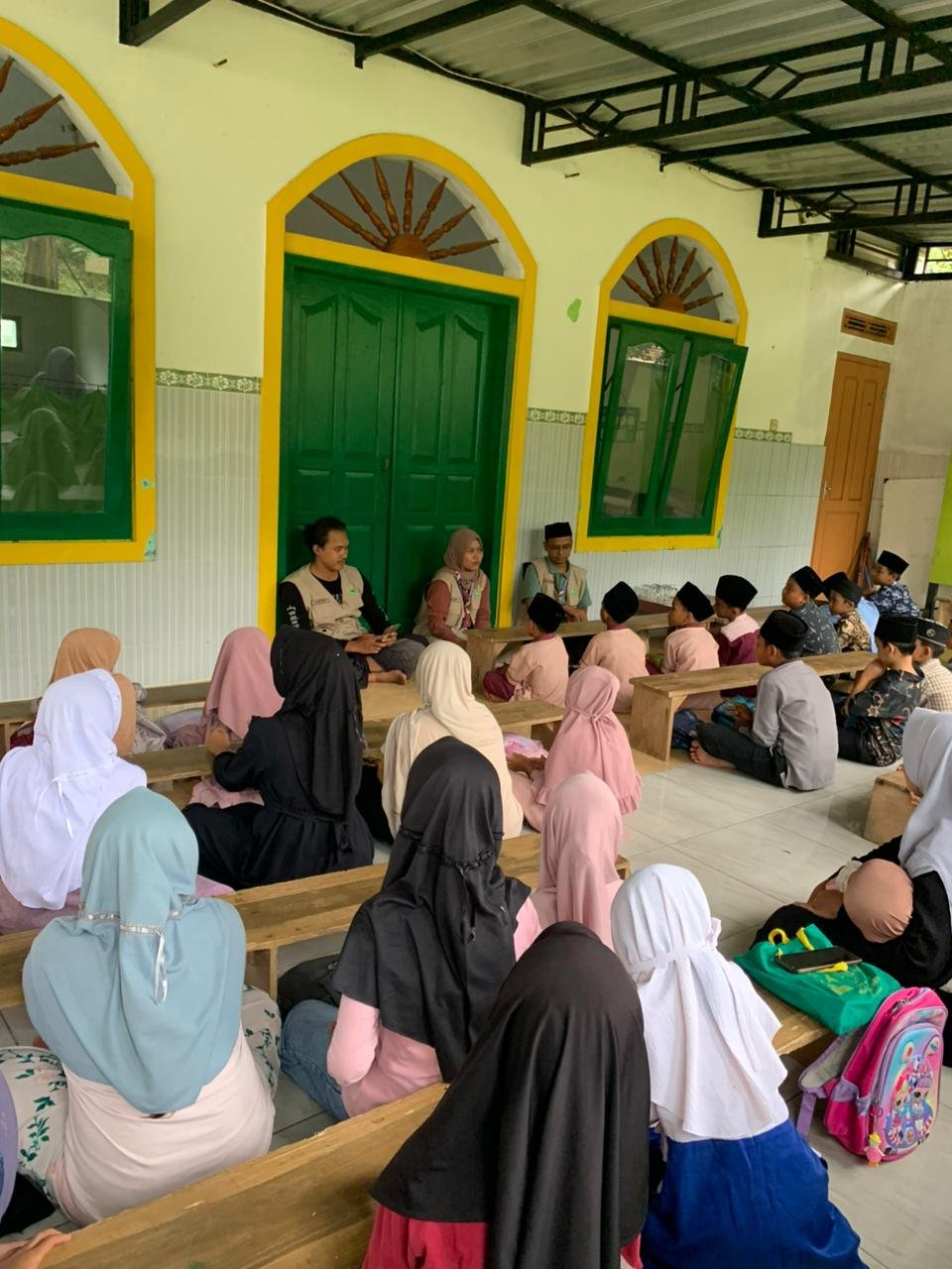 Kegiatan Mengaji dan Mengajar di TPQ Semampir