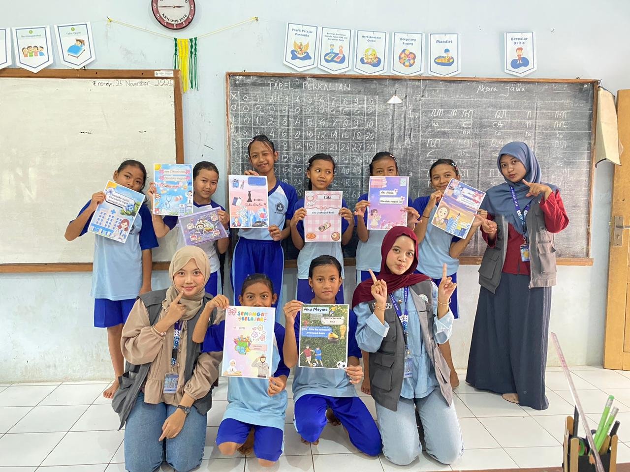 Pelatihan Canva untuk Siswa Kelas V dan VI SD Negeri 2 Erorejo