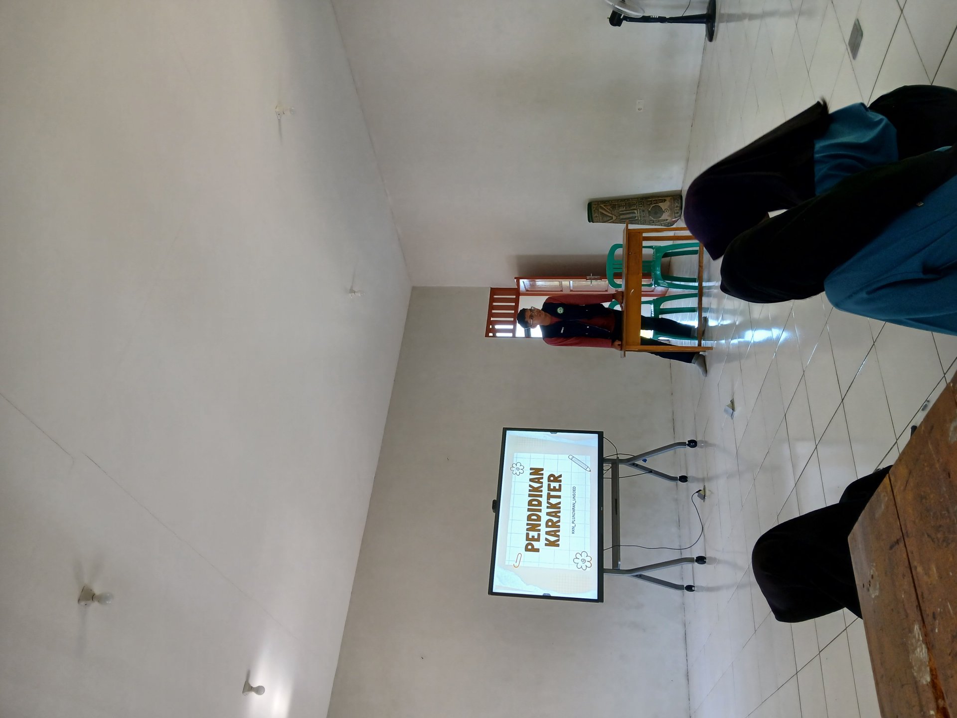 Pelaksanaan Program Kerja Pendidikan di SMPN 9 Satu Atap Wadaslintang