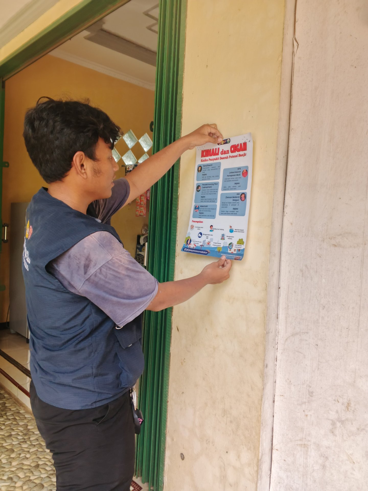 Hari ke 23 - Edukasi Kesehatan Lingkungan melalui Media Publikasi (Poster)