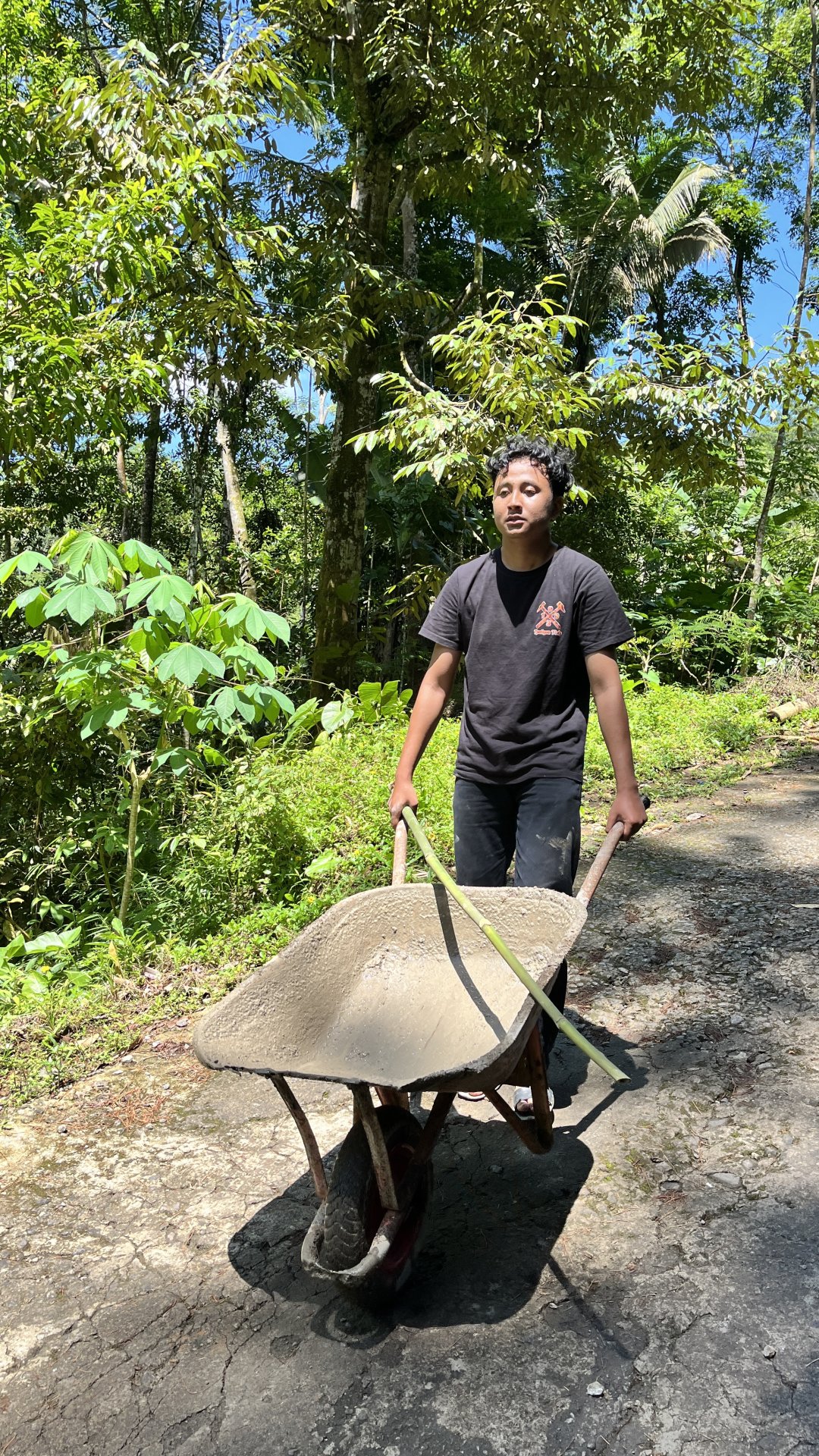 Kerja Bakti Membangun Jalan