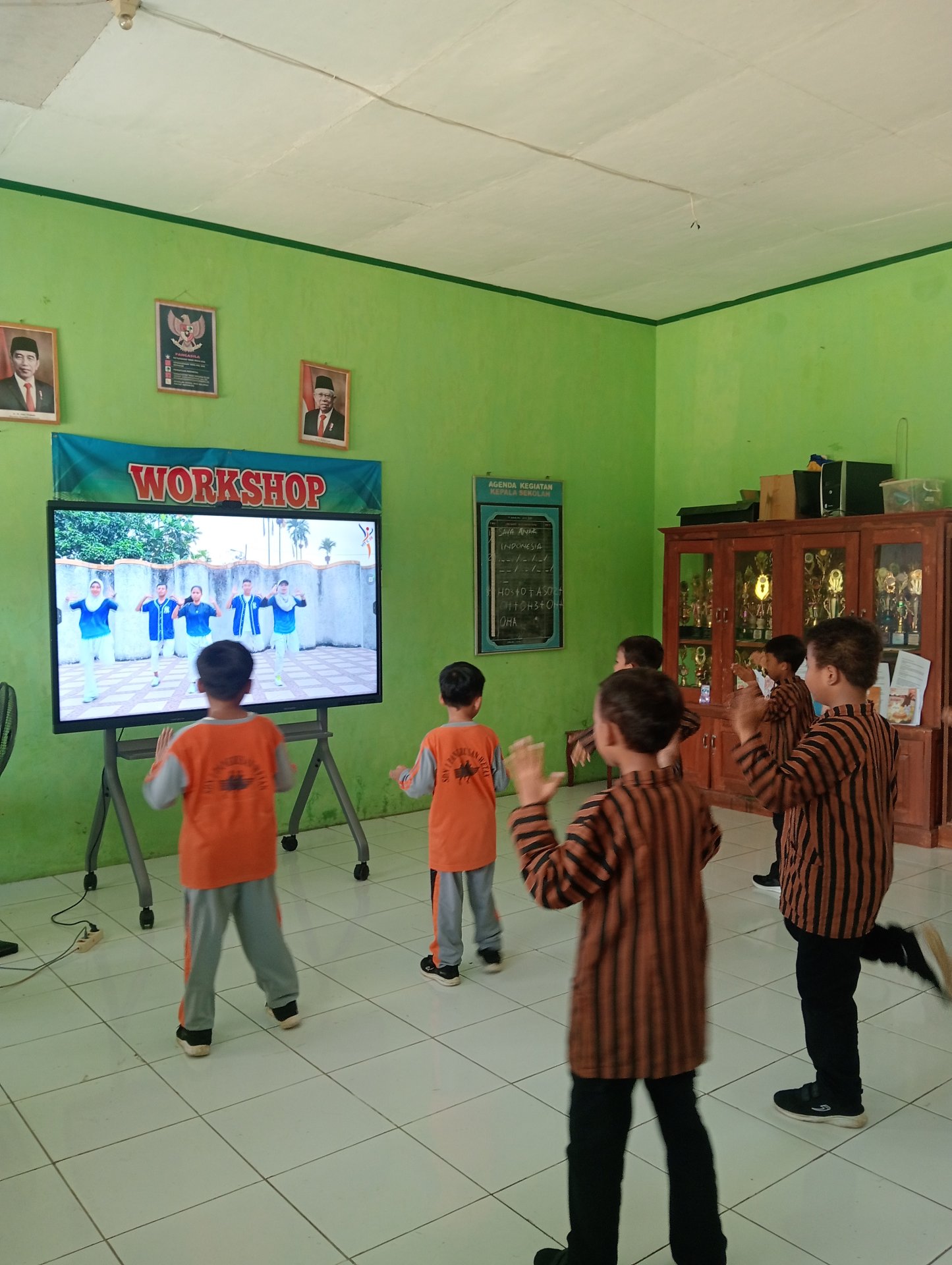 MENGAJAR PESTA SIAGA