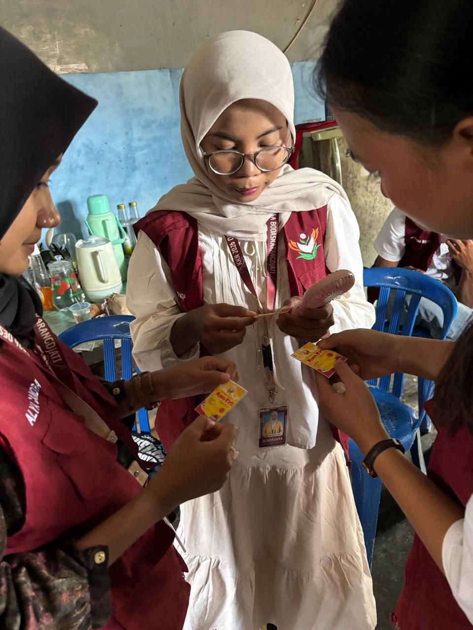 Pendampingan Value Editing UMKM (Upgrade Kemasan dan Identitas Produk) UMKM Keripik Busil Mama Firli Desa Bodaskarangjati