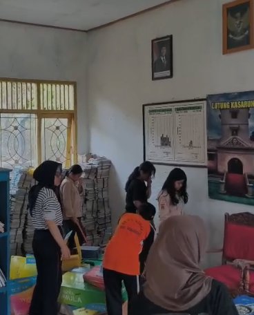 Kerja Bakti Desa dan Persiapan Revitalisasi Perpustakaan