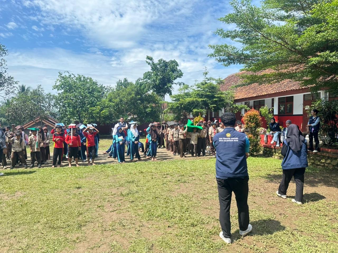 Simulasi Bencana Gempa Bumi di SDN 1 Kalikesur