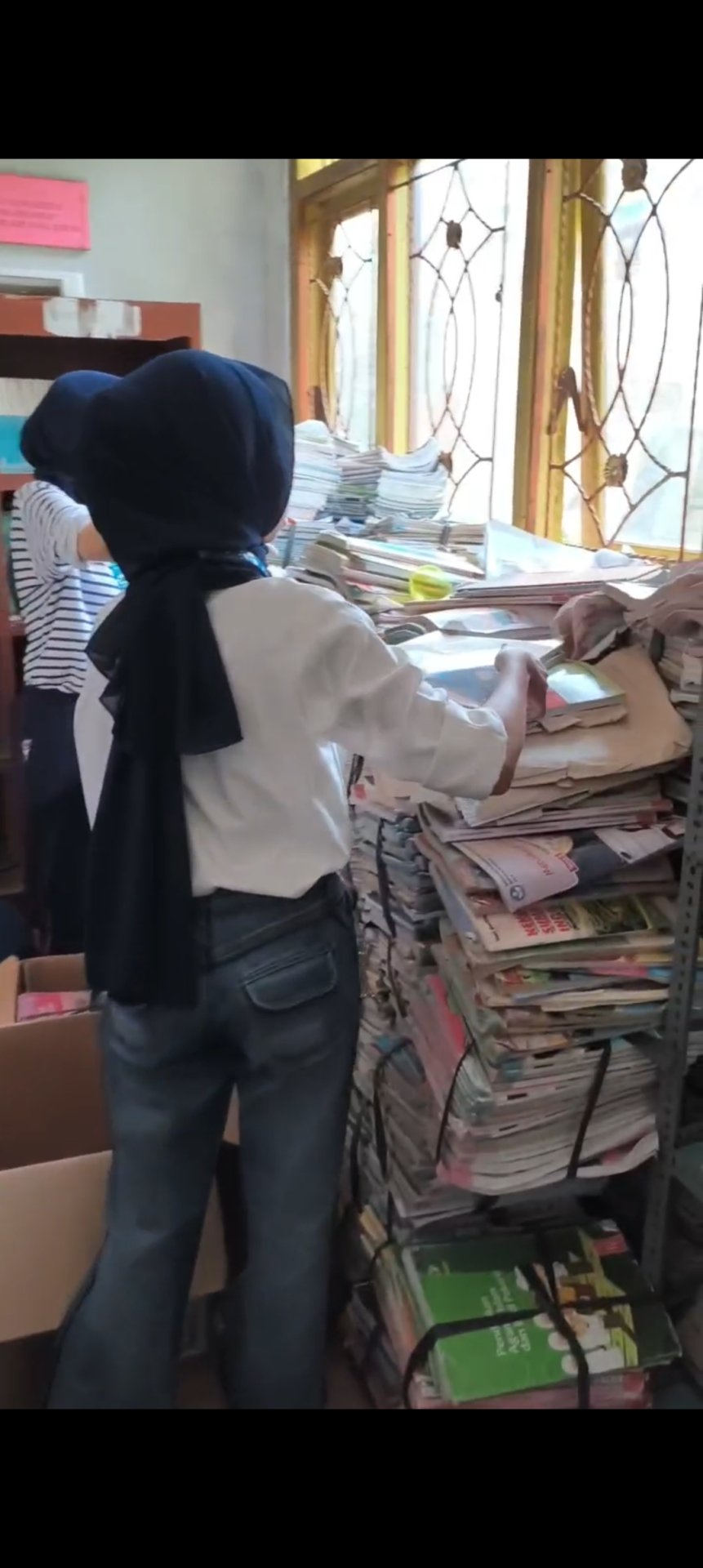 KKN Kemawi Kegiatan Kerja Bakti dan Revitalisasi Sarana Pendidikan