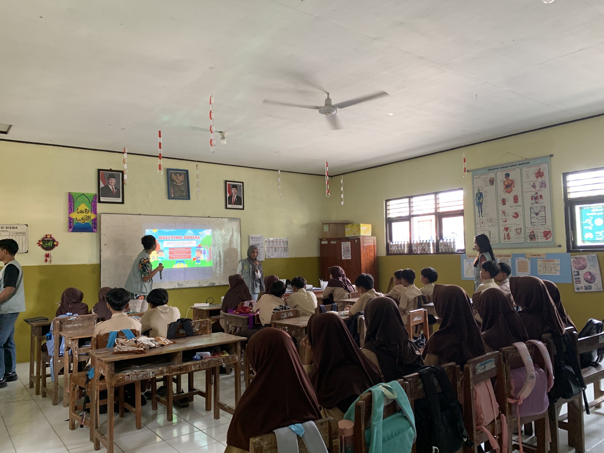 Mahasiswa KKN Desa Sumampir Periode Jan-Feb 2026 Sosialisasi anti kekerasan dan bullying.