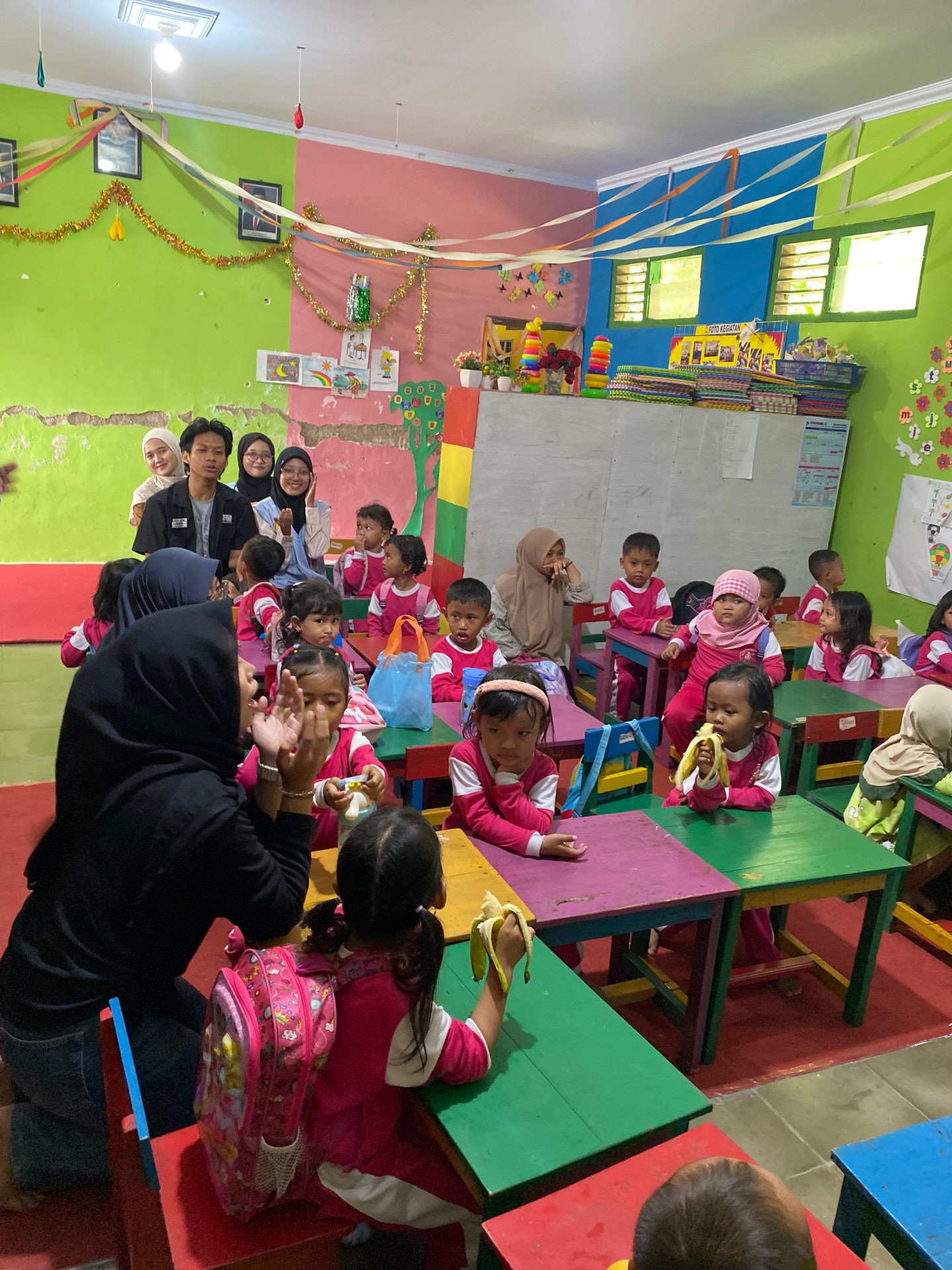 Mengikuti Kegiatan di PAUD