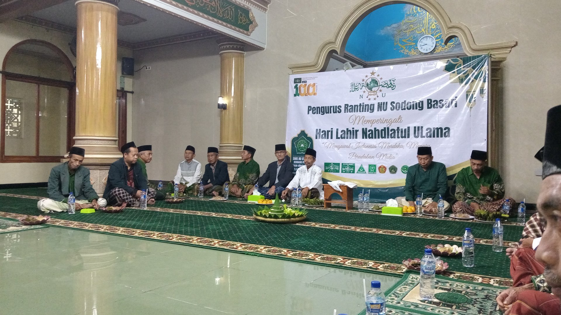 Mengikuti pengajian ulang tahun nu