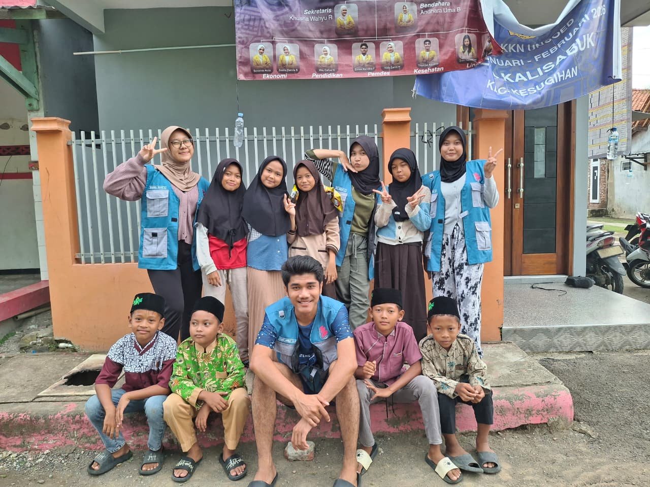 Sinau Bareng dengan Anak Anak Desa Kalisabuk