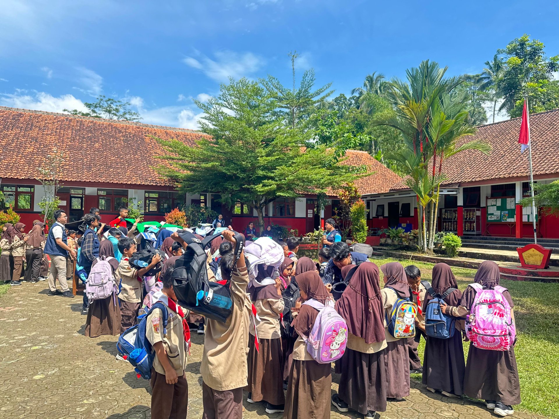 simulasi bencana di SD 1