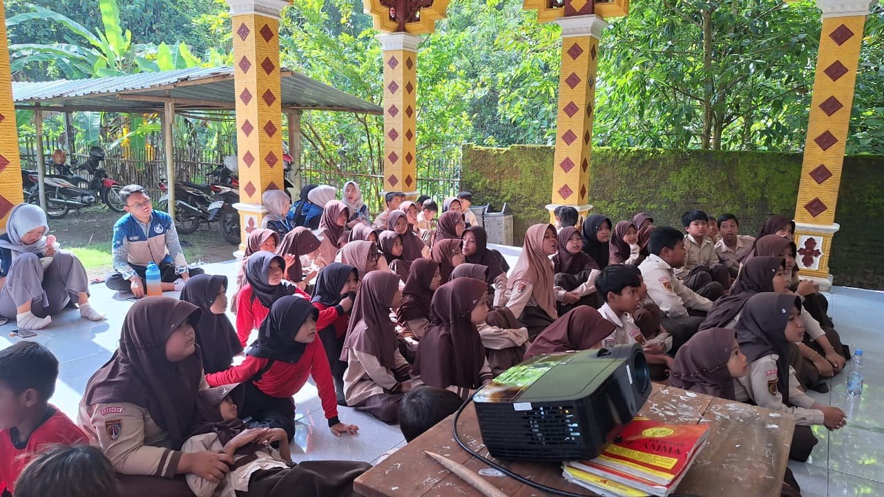 Mengajar Bahasa Inggris di SD