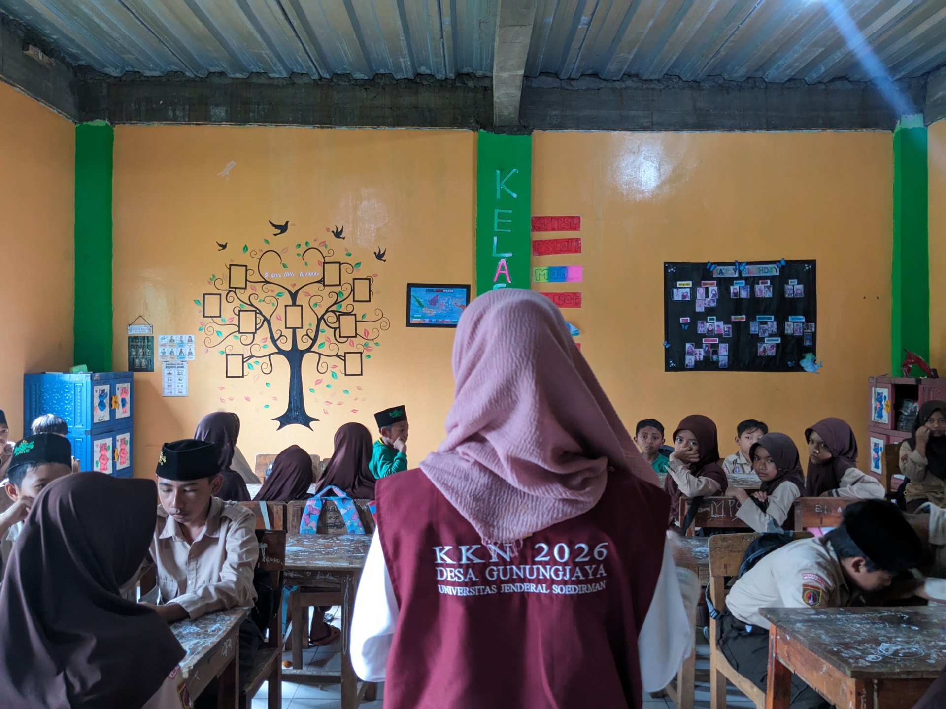 Kegiatan Bidang pendidikan Membaca dan Bercerita ke MI Bina Ilmu, SD N 2 Gunungjaya, SD N 3 Gunungjaya