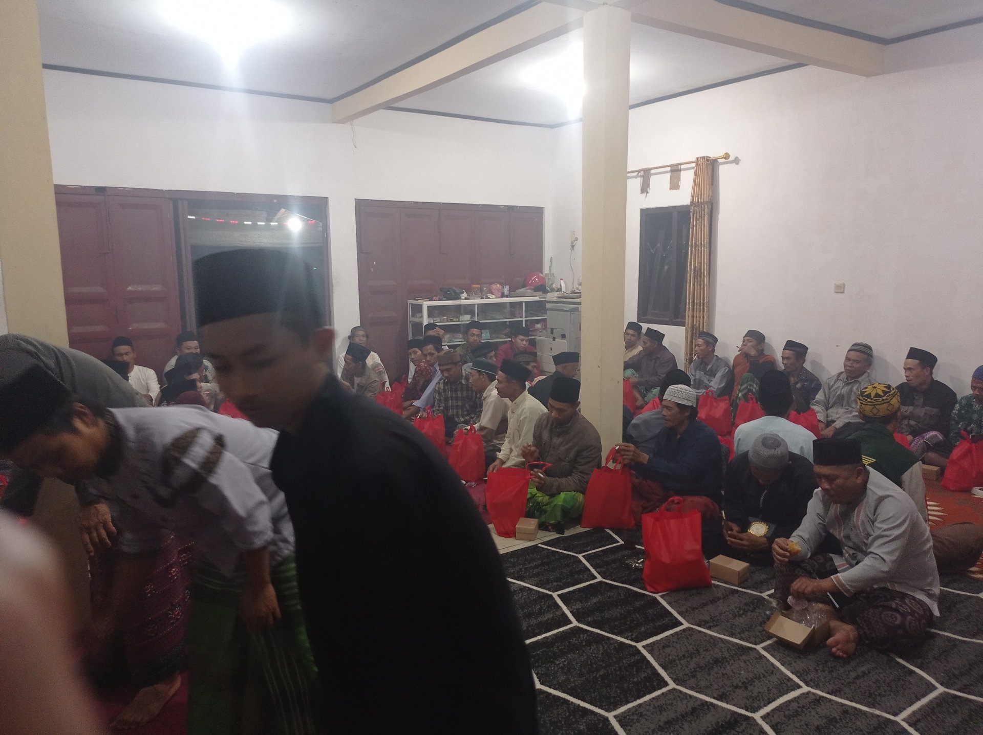 Tahlilan bersama di Rumah Ibu Posko