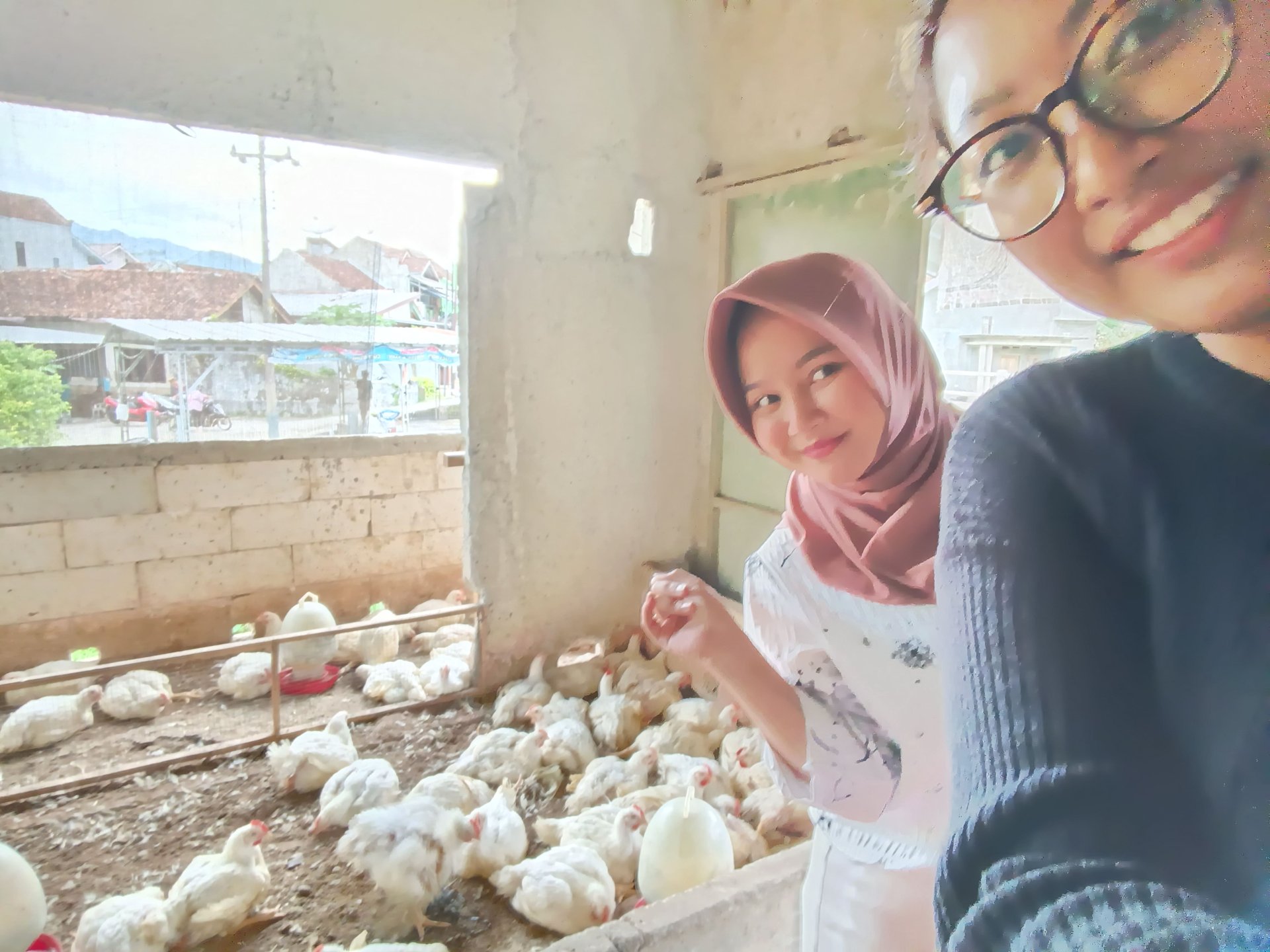 Mengunjungi Tempat Pemotongan Ayam di Desa Sumampir untuk Belanja Bahan Masakan