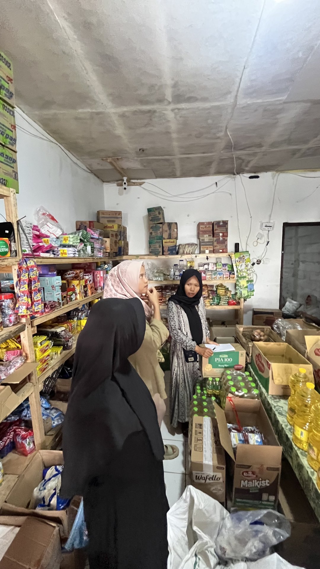 Belanja Kebutuhan Hasil Penggalangan Donasi untuk Korban Bencana Gunung Slamet