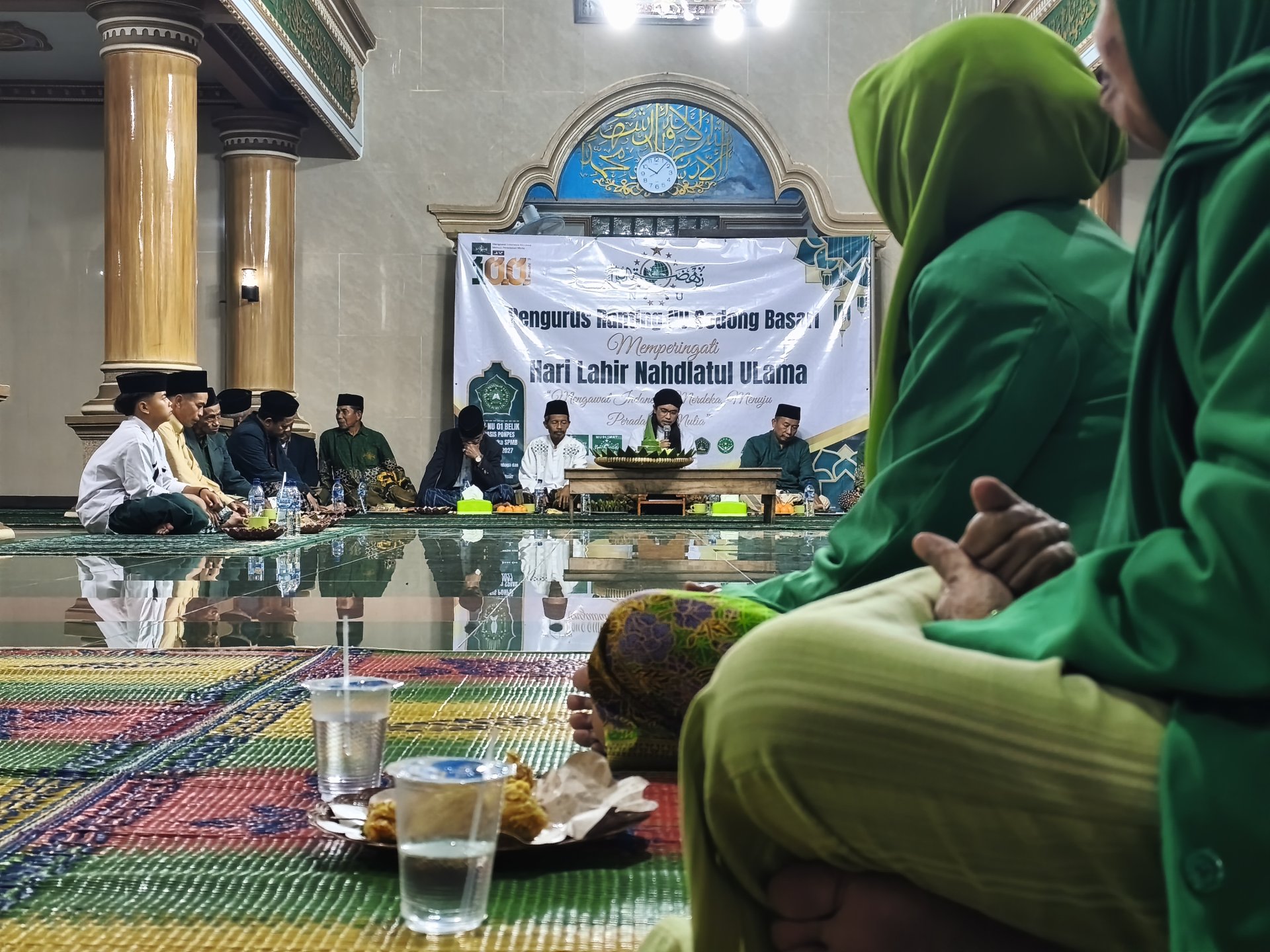 Mengikuti pengajian di Masjid Baitul Ghofur
