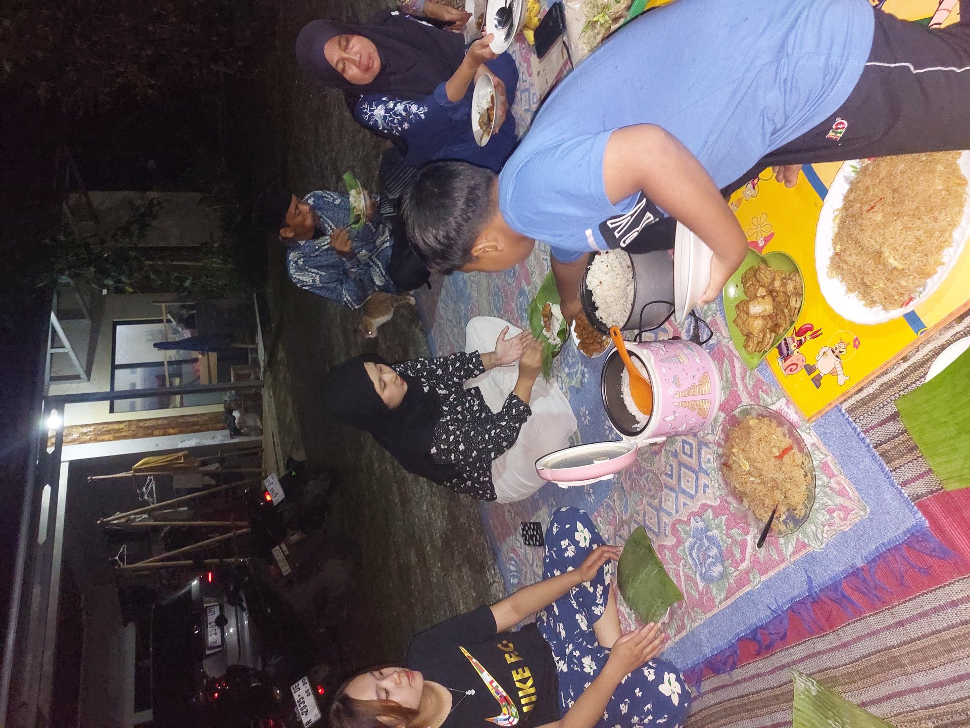 Hari ke 24 - Makan bersama keluarga Somagede