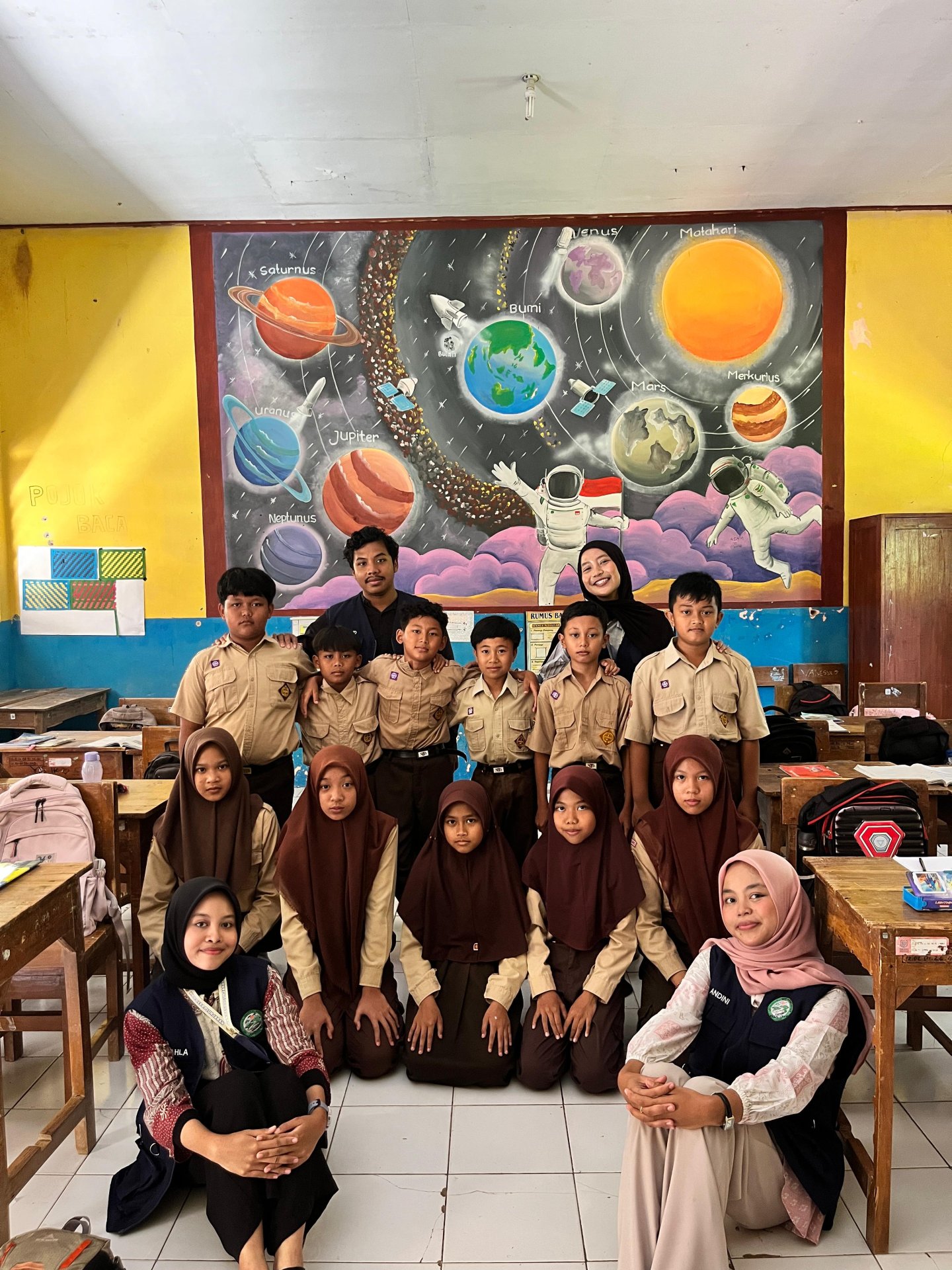 Pendampingan Bimbingan Belajar Siswa SD dan Senam Bersama Warga Desa Plunjaran