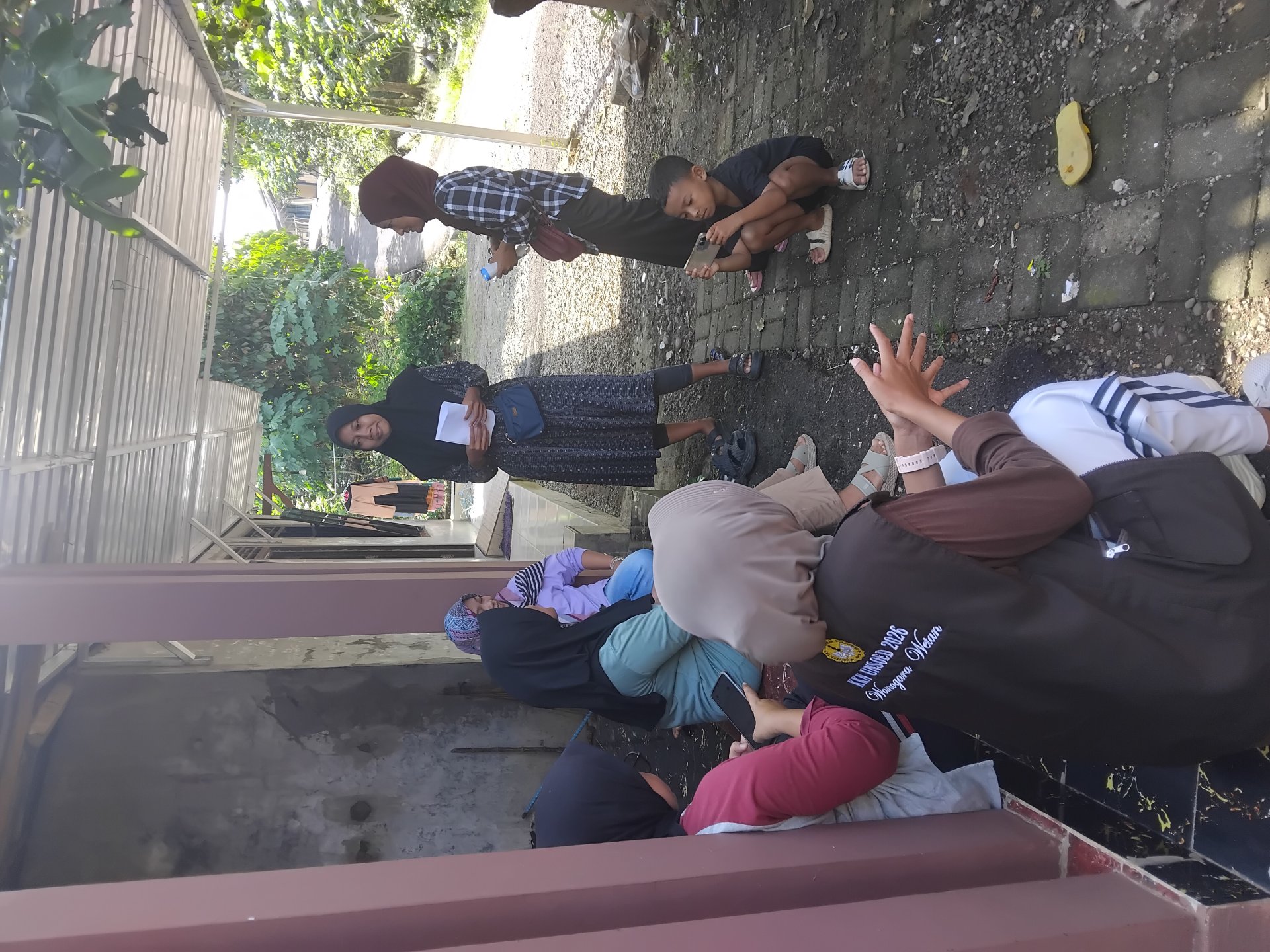 Pengecekan Jentik-Jentik Nyamuk Di Rumah Warga