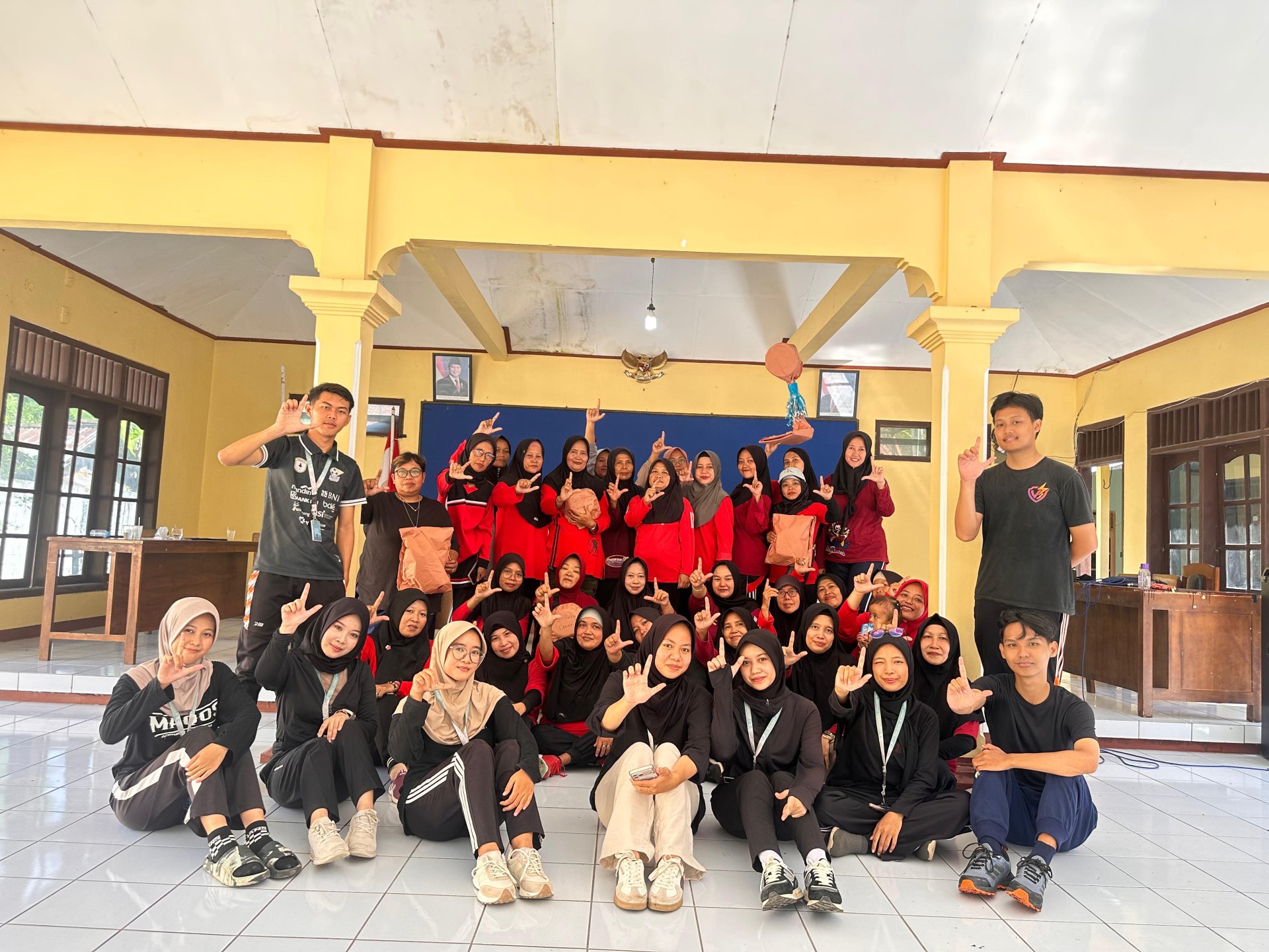 Kegiatan Senam Bersama Ibu-ibu PKK