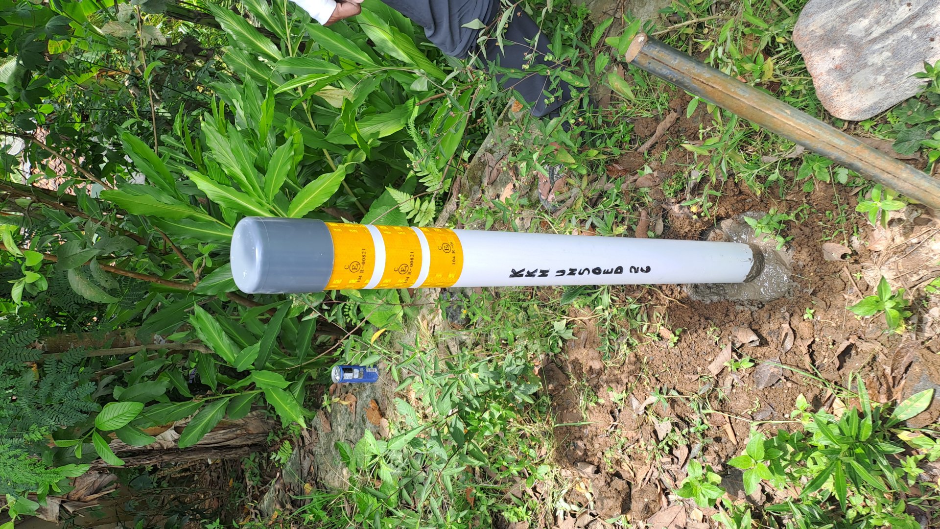 Pemasangan Reflektor Jalan