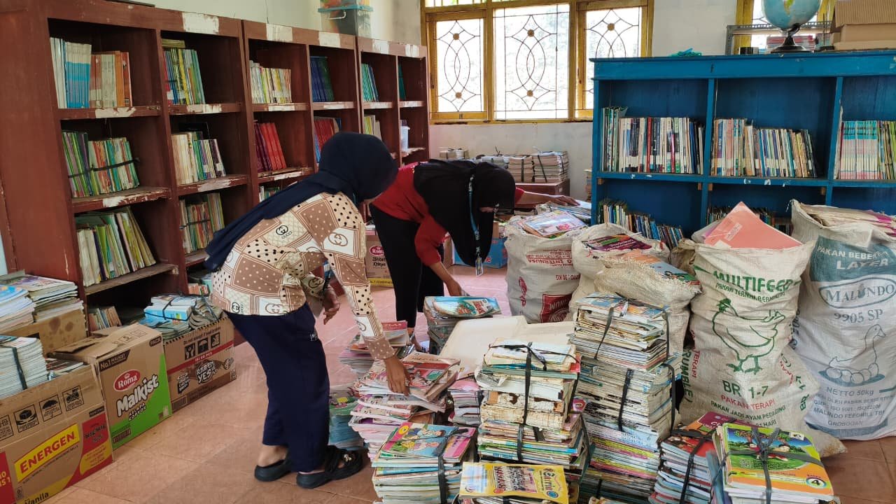 Senam Bersama Masyarakat RW 3 dan Kegiatan Revitalisasi Perpustakaan SDN 1 Kemawi