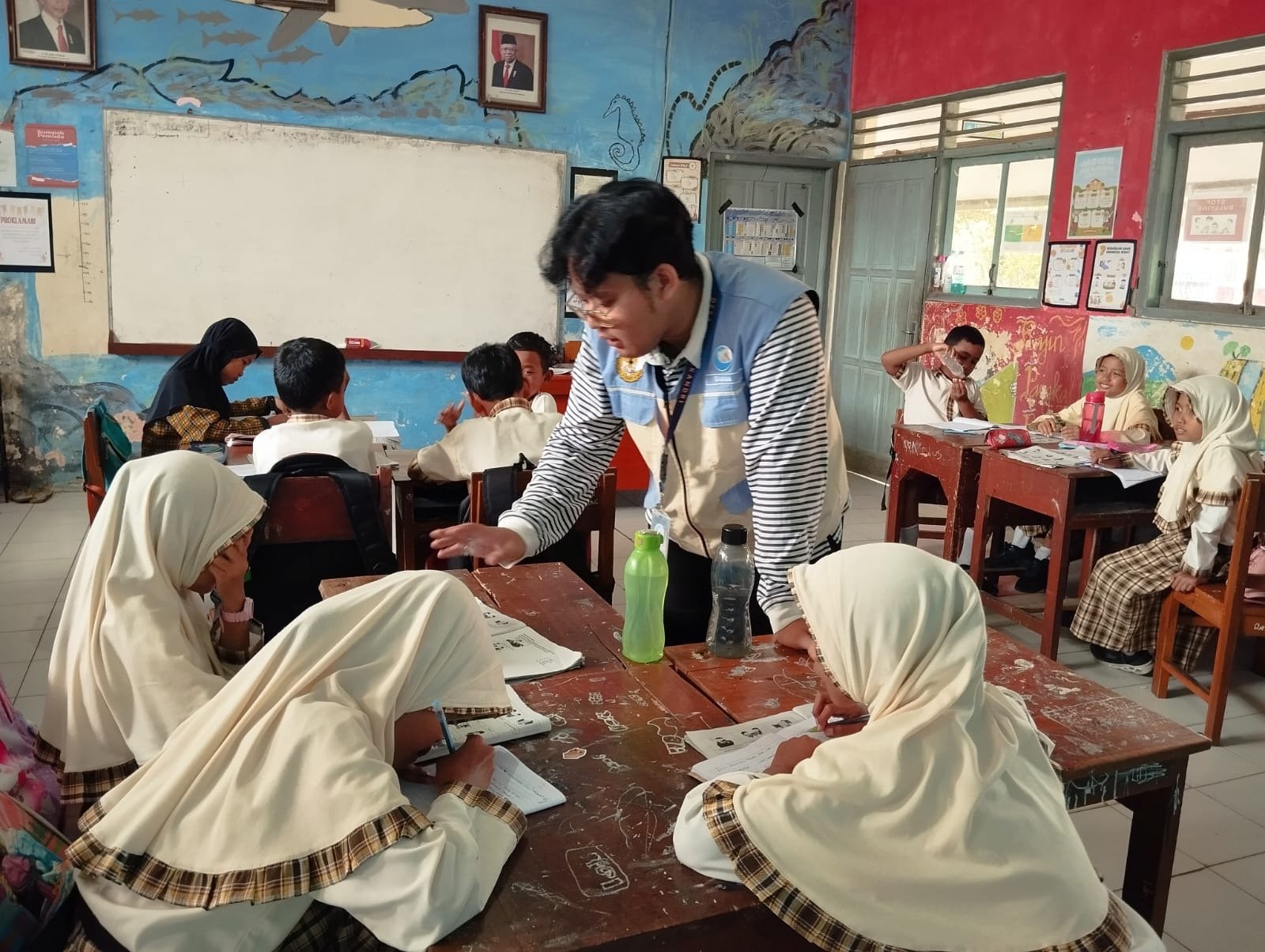 Mengajar di SDN 01 Karangkandri