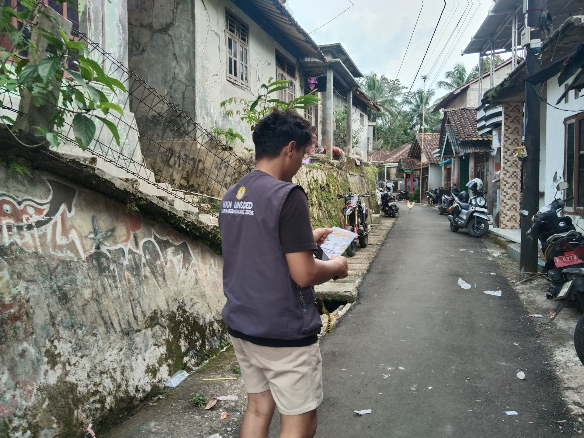 PENYEBARAN POSTER INFORMASI KEGIATAN GERMAS MAYARAKAT DESA KARANGBAWANG