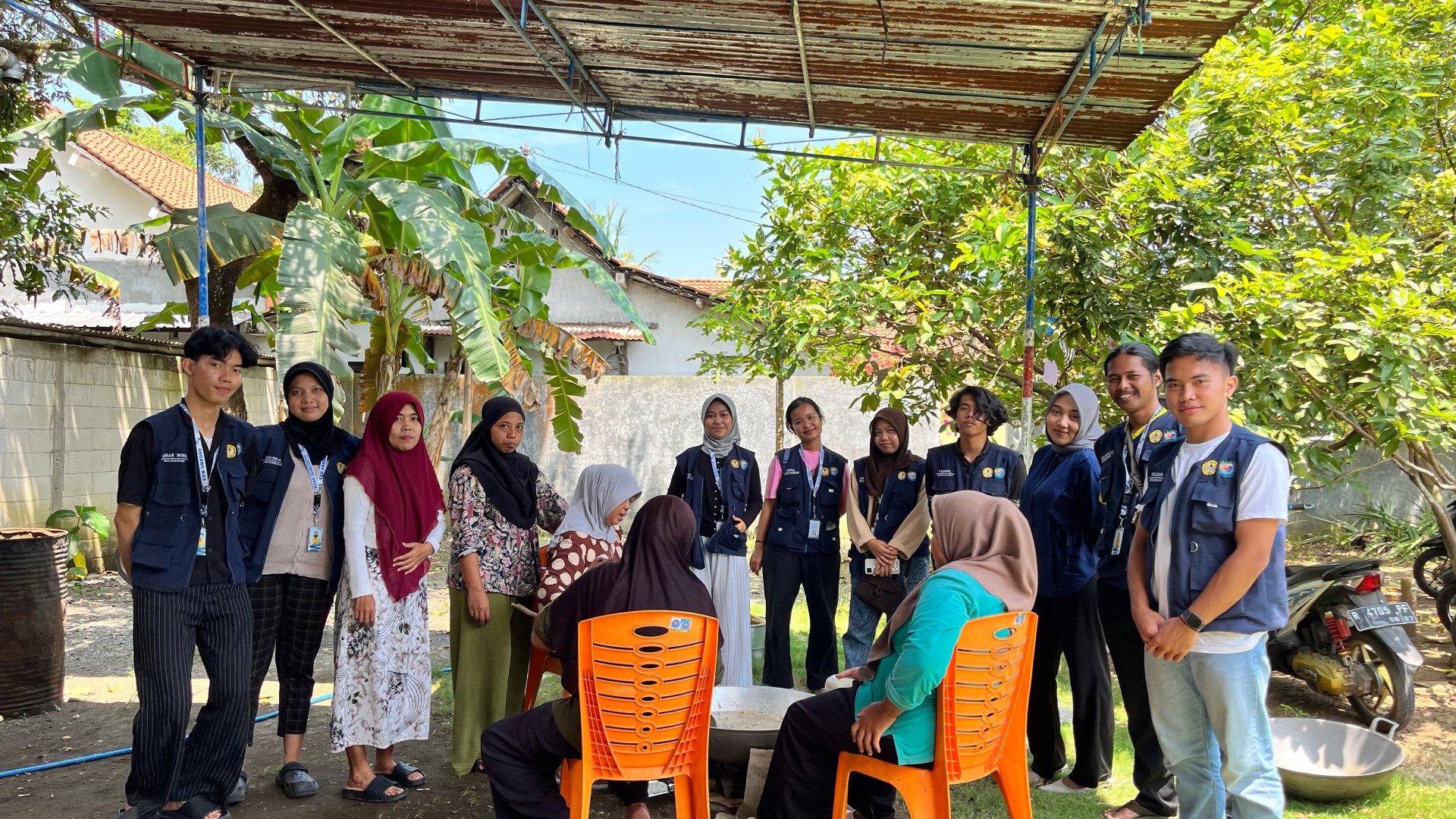 kKN day 25 - mengunjungi umkm Mina palabo 09