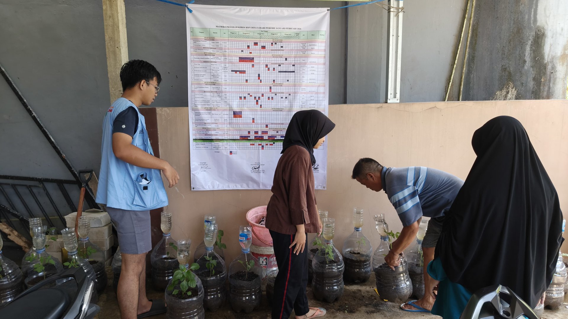 Pengambilan galon intensifikasi pekarangan