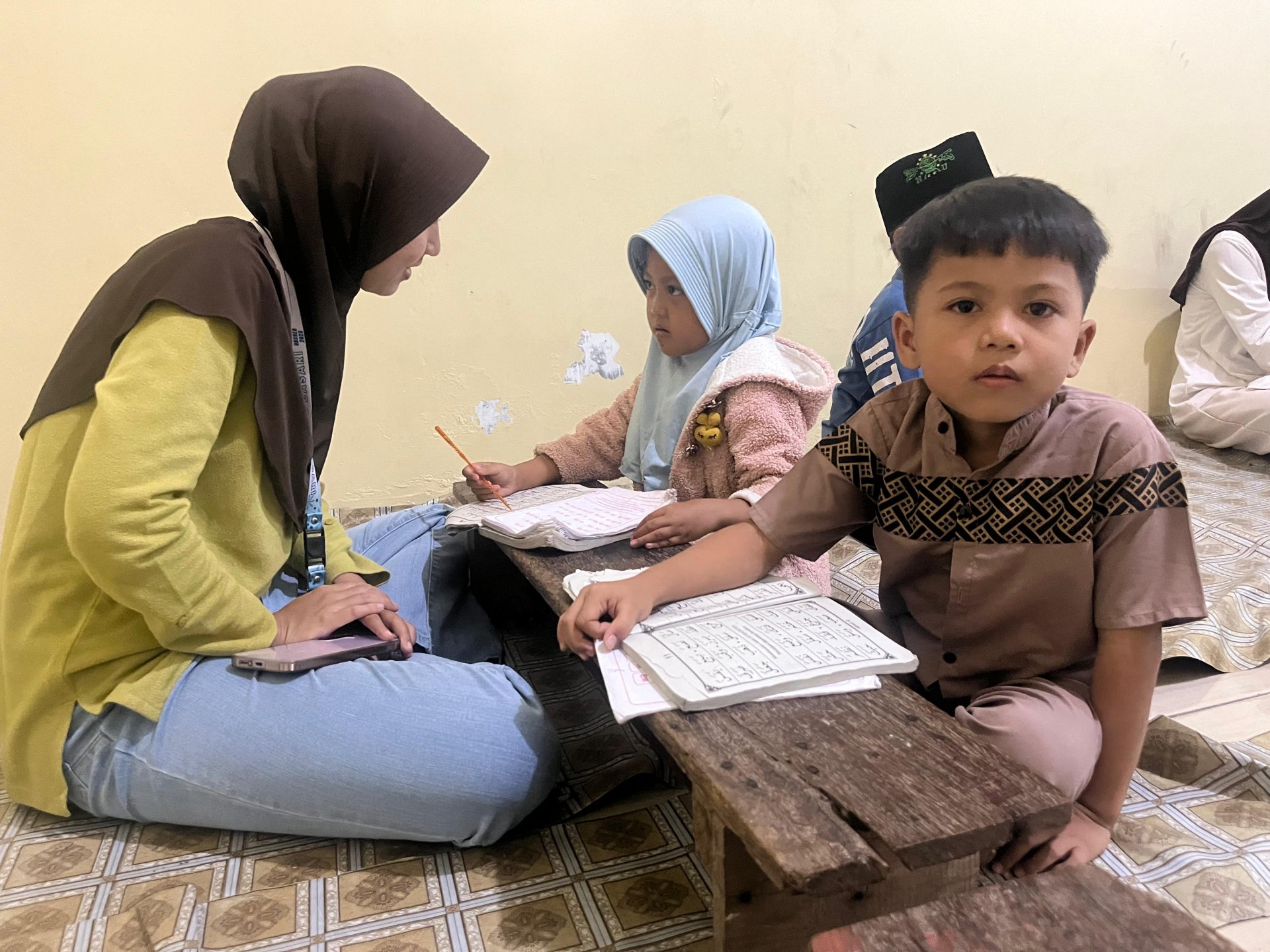 KKN hari ke-25 Mengantar Surat ke SD, Berbelanja di Pasar, Mengajar Ngaji