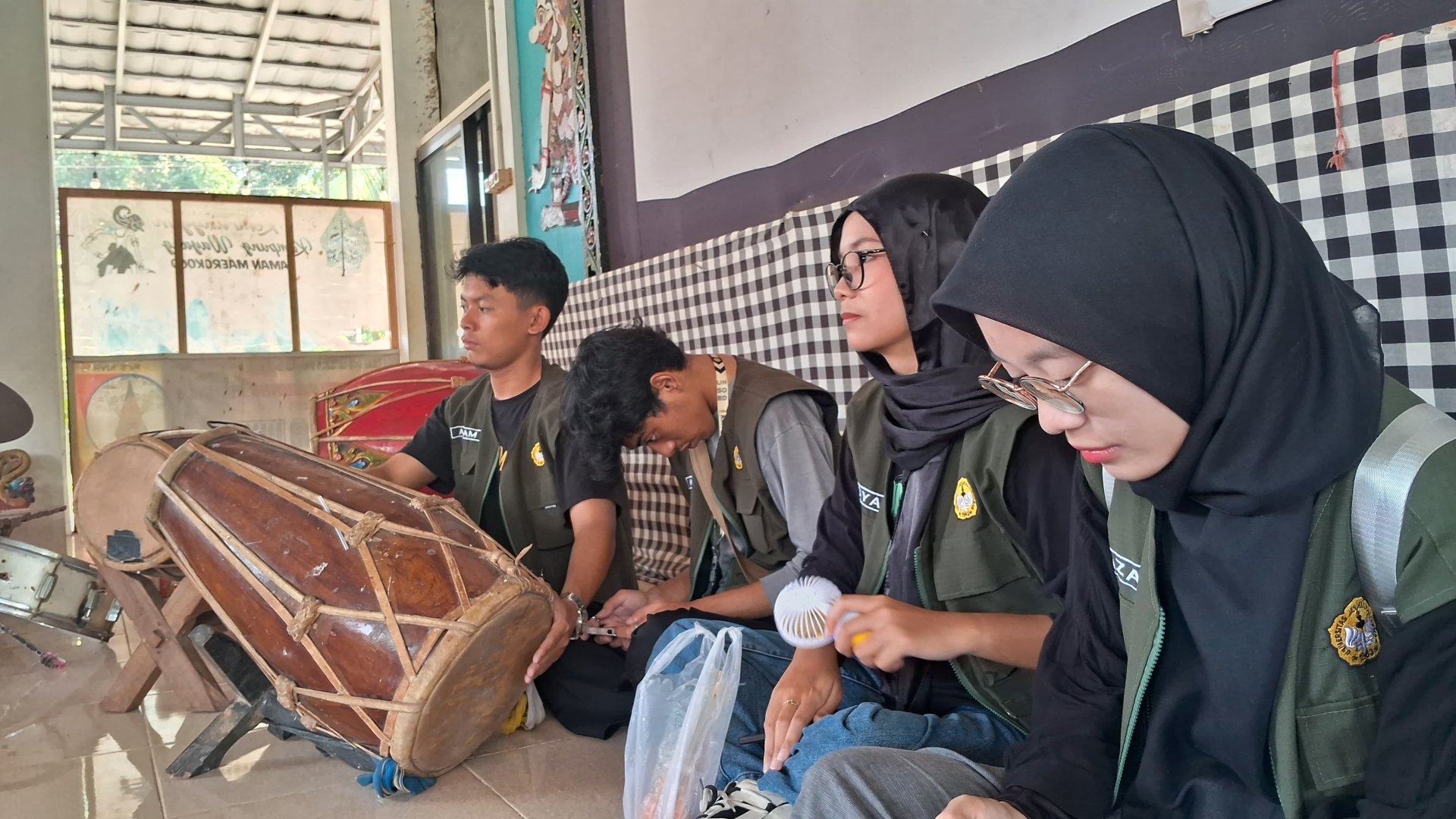 Hari 25.26 (Multitasking Program: Administrasi Desa, Seni Tradisional, dan Penguatan Relasi Sosial)