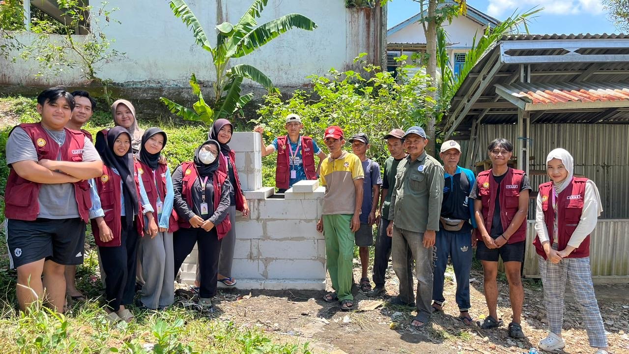 Pembuatan Alat Pembakaran Sampah Minim Asap