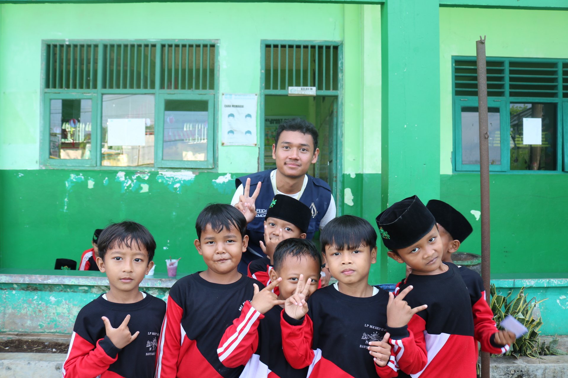 Senam Pagi, Donasi, & Kerja Bakti di MI Ma'arif 1