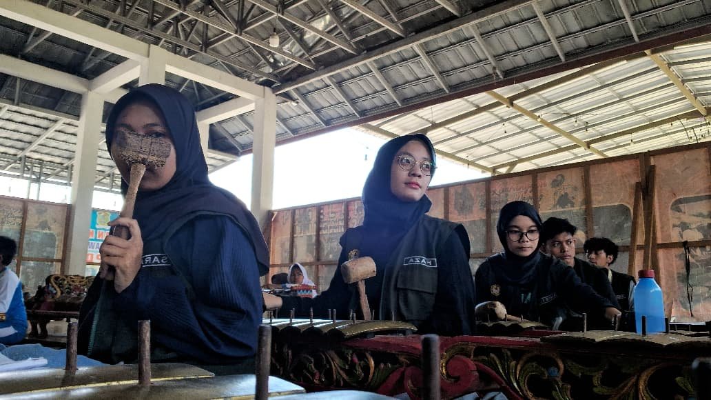 Hari 25.26 (Administrasi Desa, Seni Tradisional, dan Penguatan Relasi Sosial)