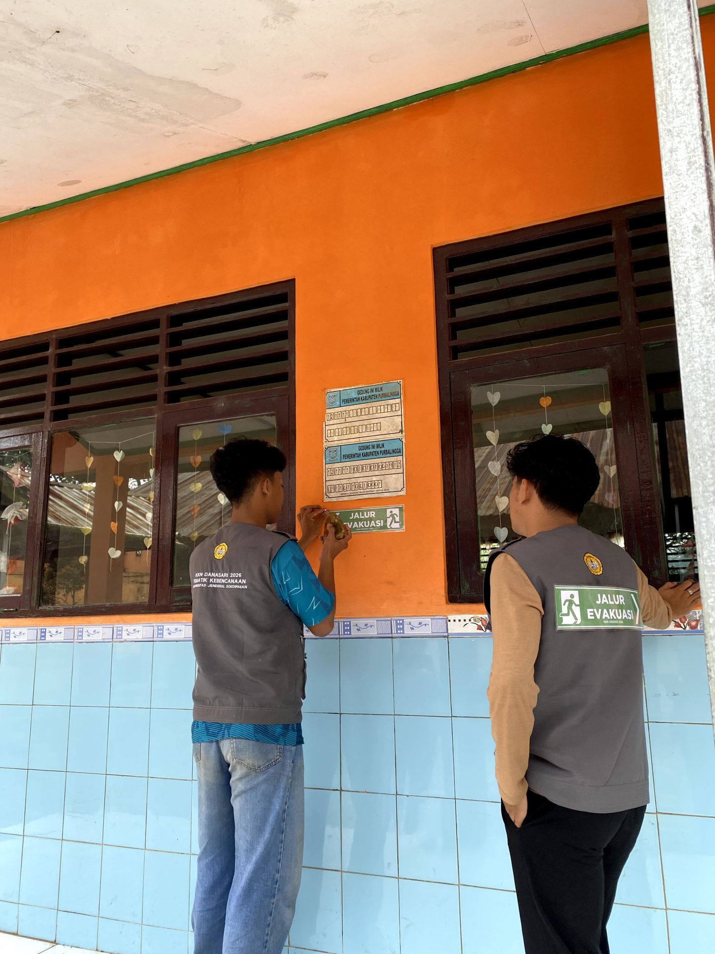 Pemasangan Jalur Evakuasi SDN 1 Danasari