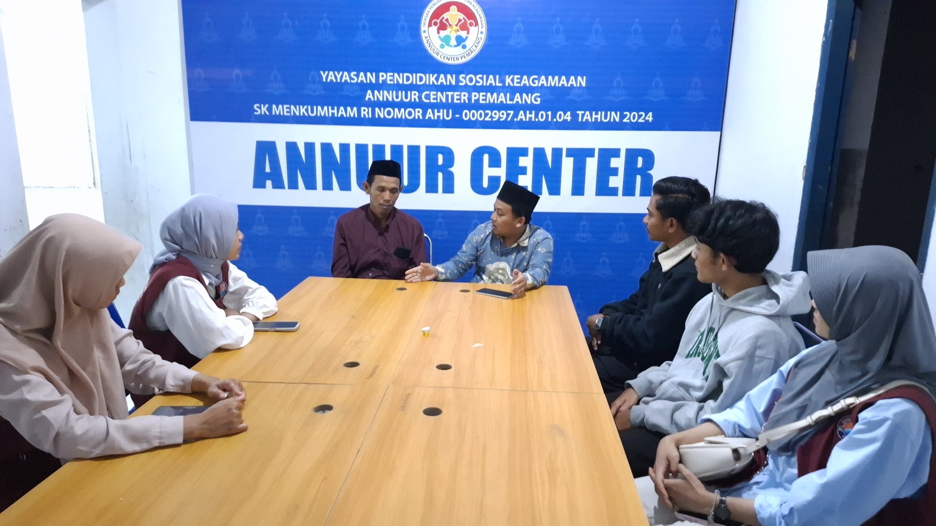 Program edukasi di lingkungan sekolah SMP N satu atap Gunungjaya, bimbingan belajar kelas 1-6, dan diskusi dengan kepala Dusun 5