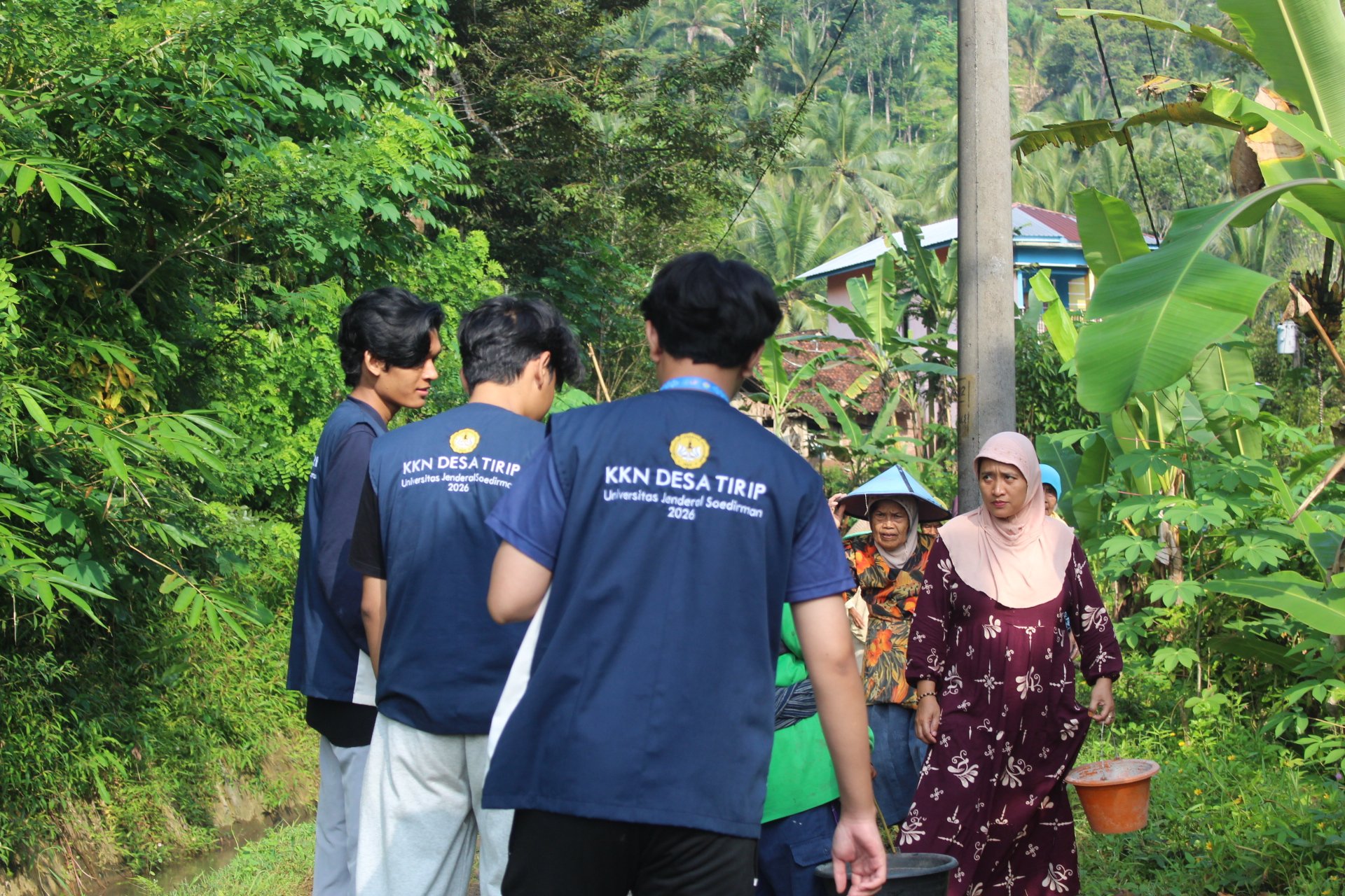 kerja bakti pengecoran jalan bersama warga dusun limbangan