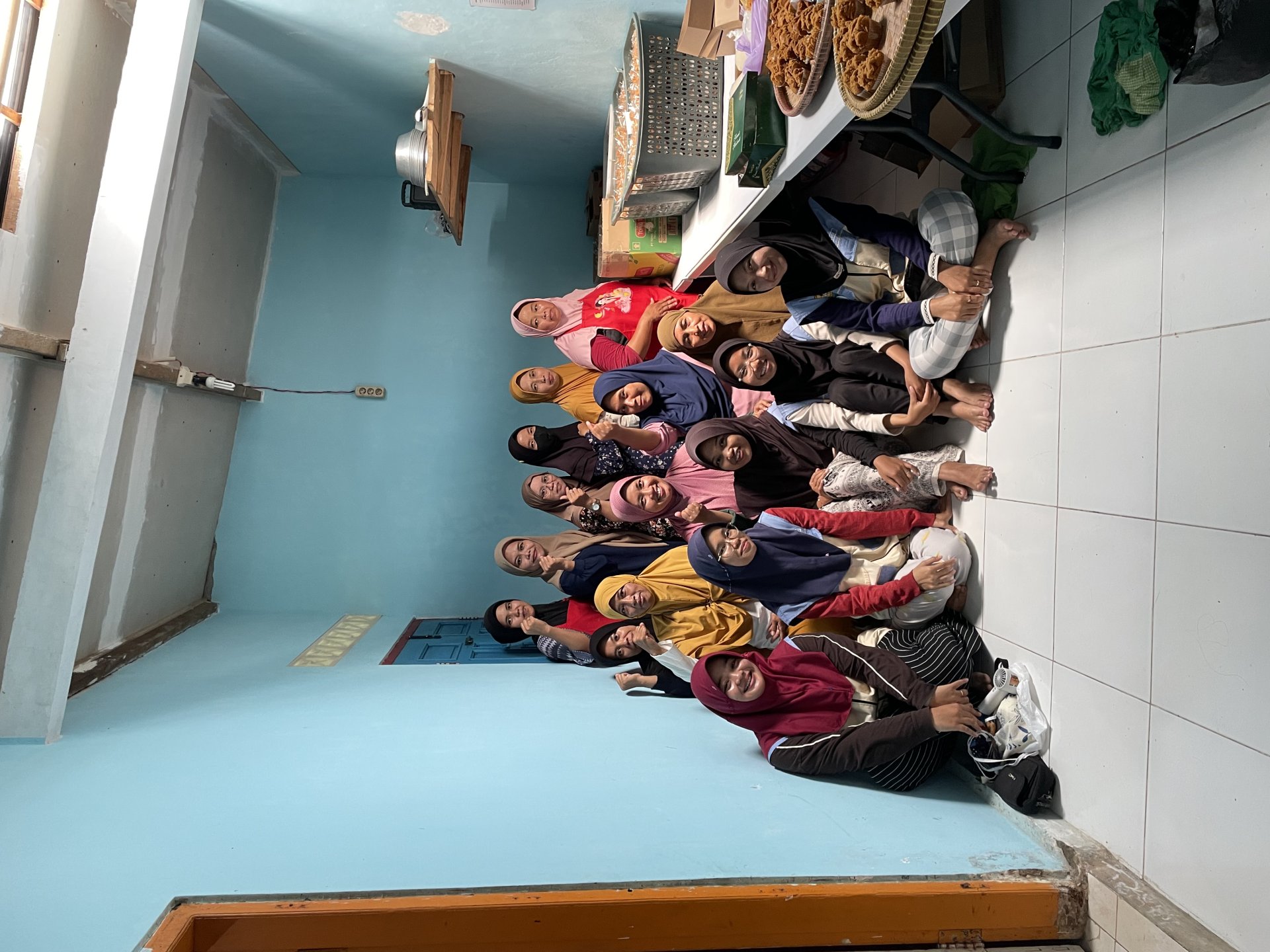 Membantu Produksi Snack MBG