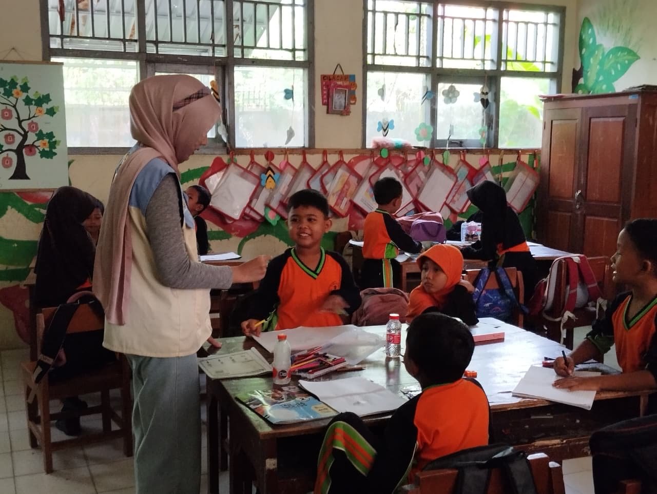 Mengajar di SD N 01 Karangkandri