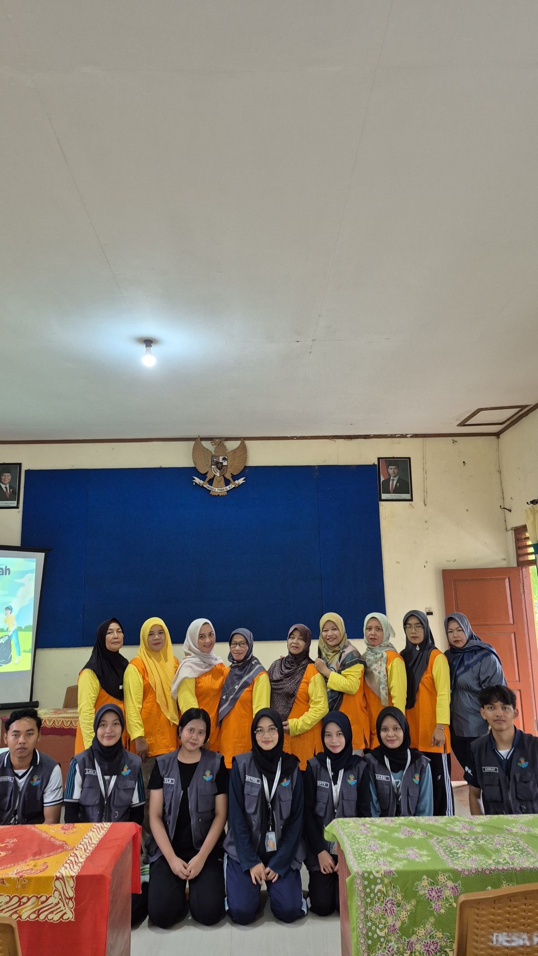 Melakukan senam pagi, sosialisasi pembuatan ganci dengan sampah anorganik, dan pemaparan KIP (Keterbukaan Informasi Publik)